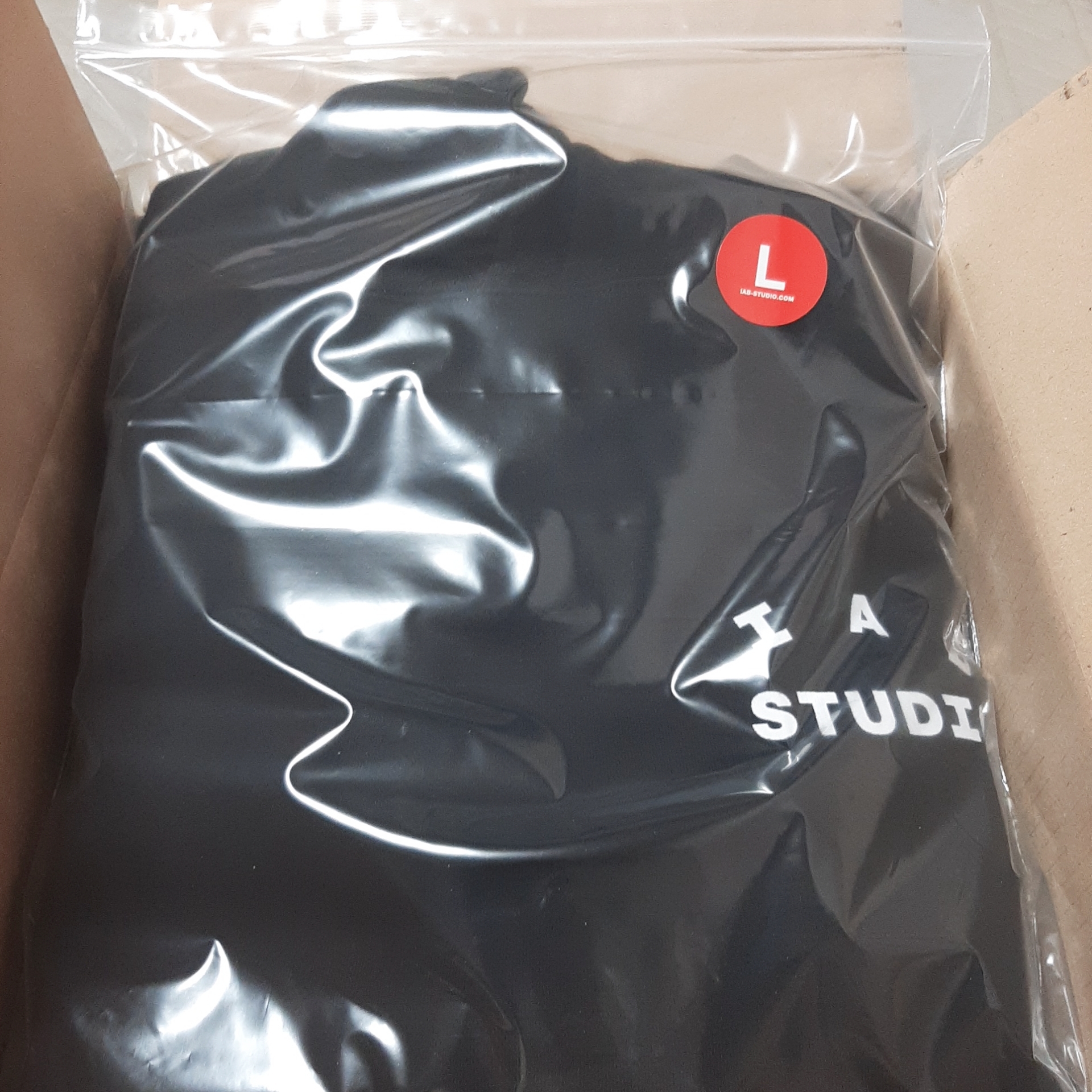 IAB Studio Hoodie Black White 착용 스타일