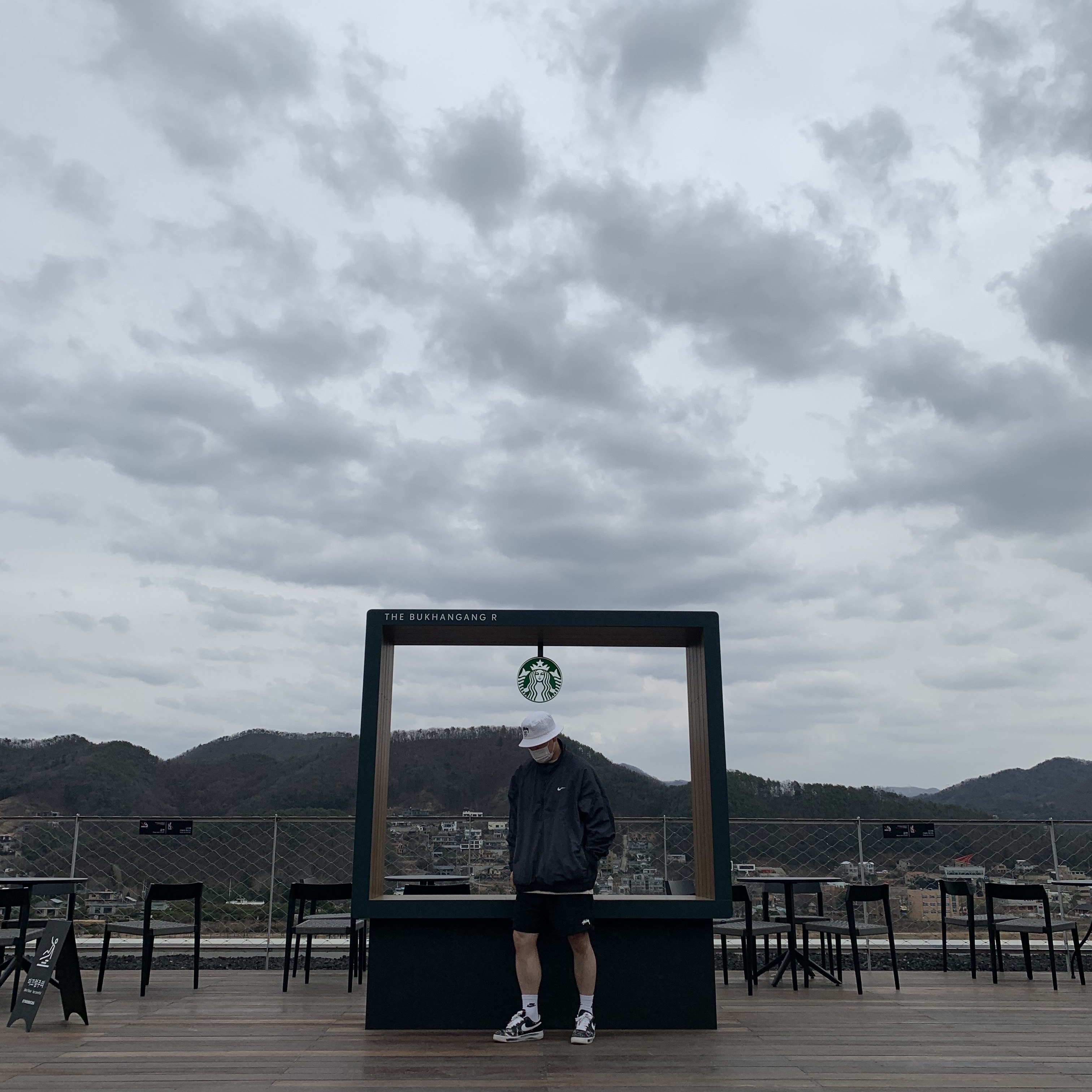 Nike x Stussy Windrunner Jacket Off Noir, Nike x Peaceminusone Air Force 1 Low Para-Noise 착용 스타일