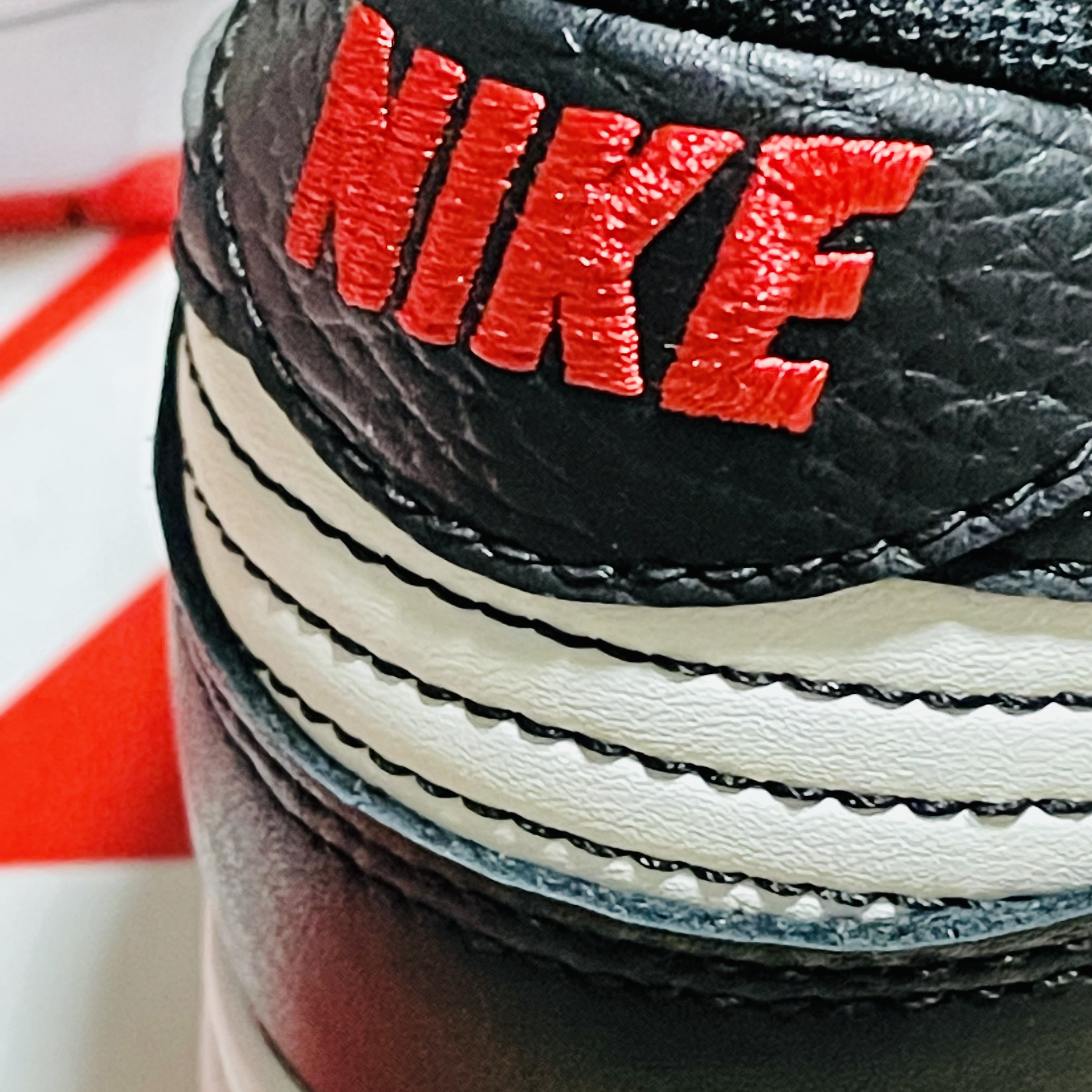 Nike x NBA Dunk Low Retro EMB Black and Chile Red 착용 스타일 - 4