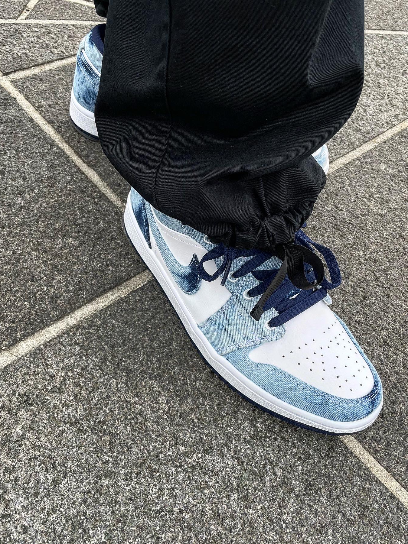 Jordan 1 Low SE Washed Denim, Nike x Off-White NRG Pants Black 착용 스타일 - 3