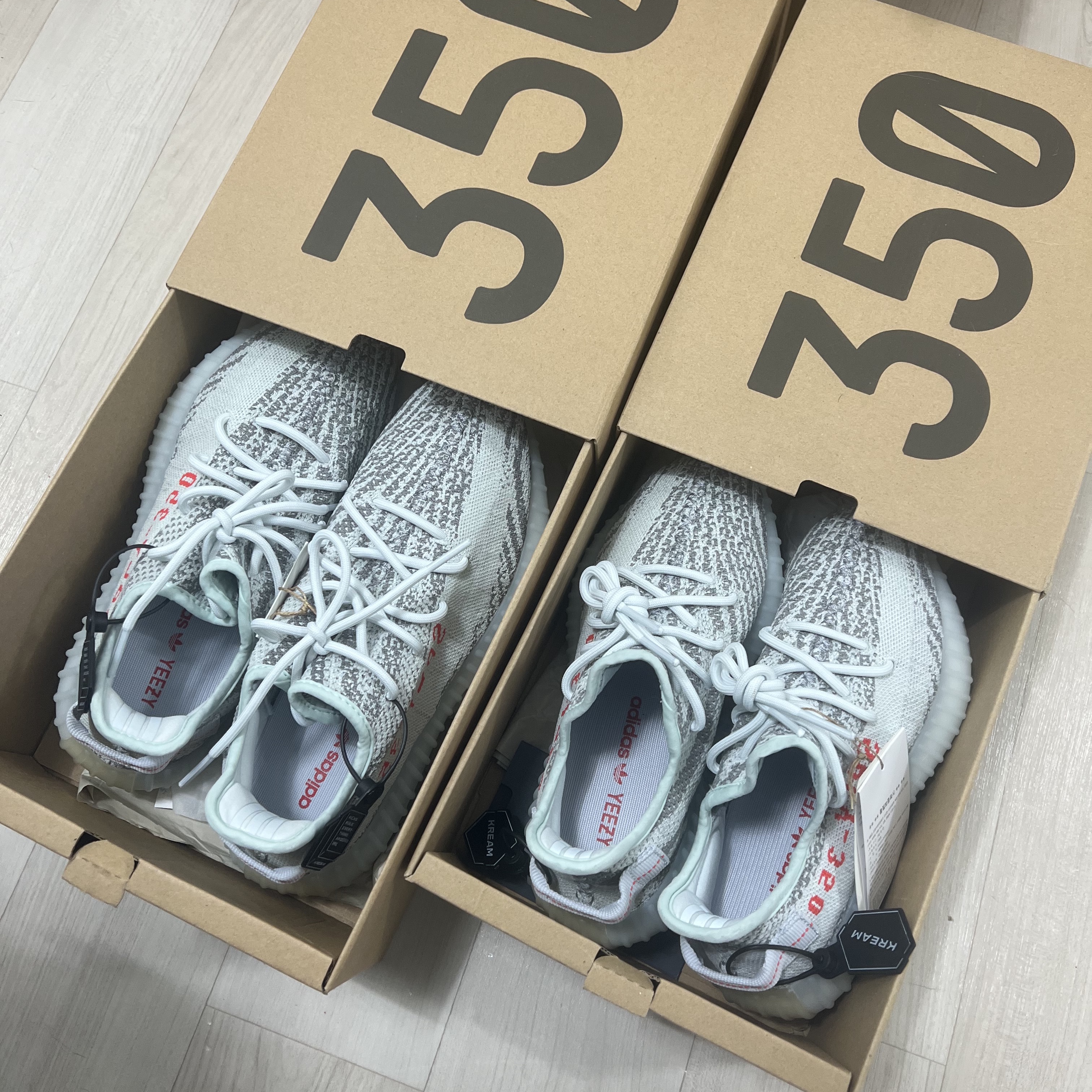 Adidas Yeezy Boost 350 V2 Blue Tint 2017 착용 스타일