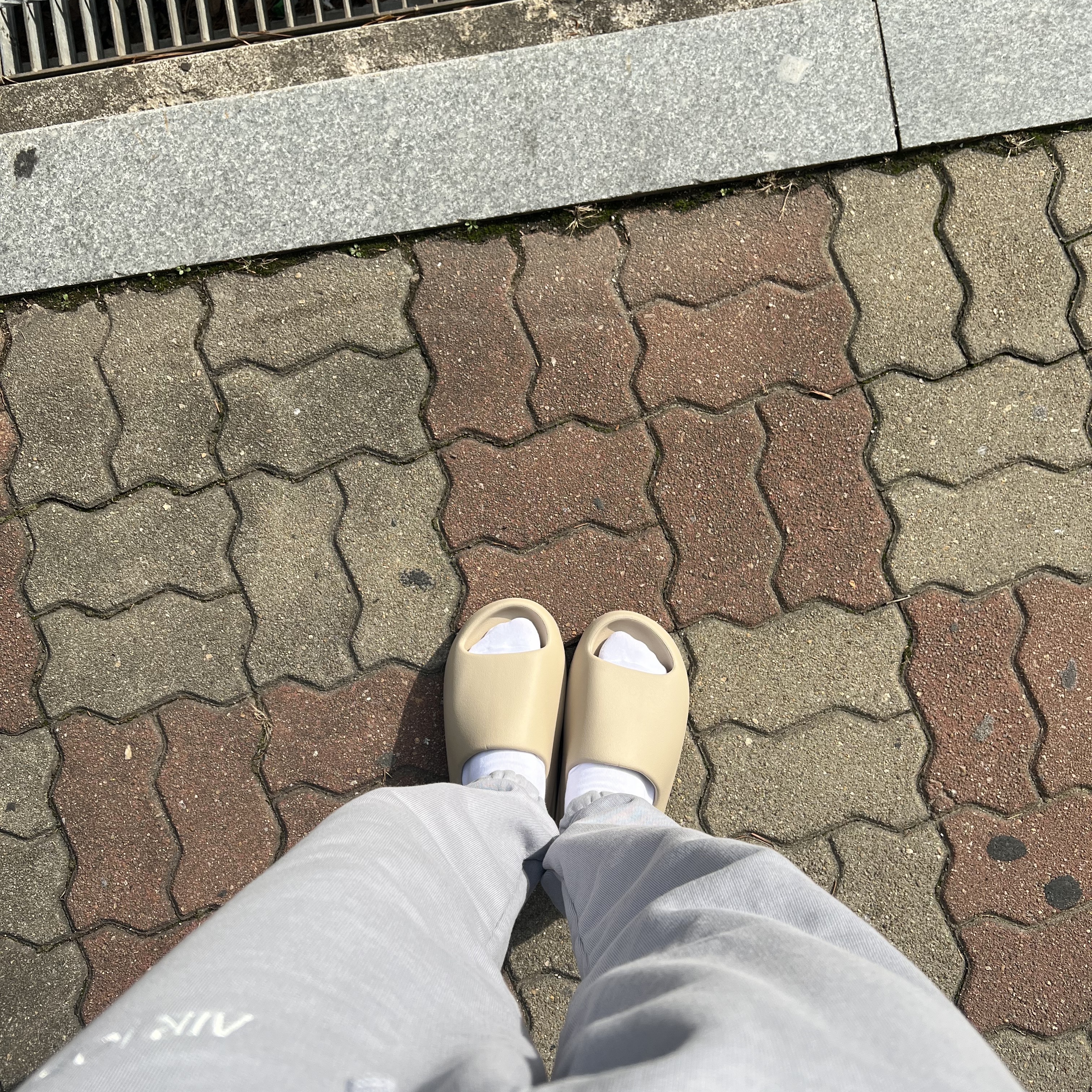 Adidas Yeezy Slide Pure - Re-Release Ver. 착용 스타일