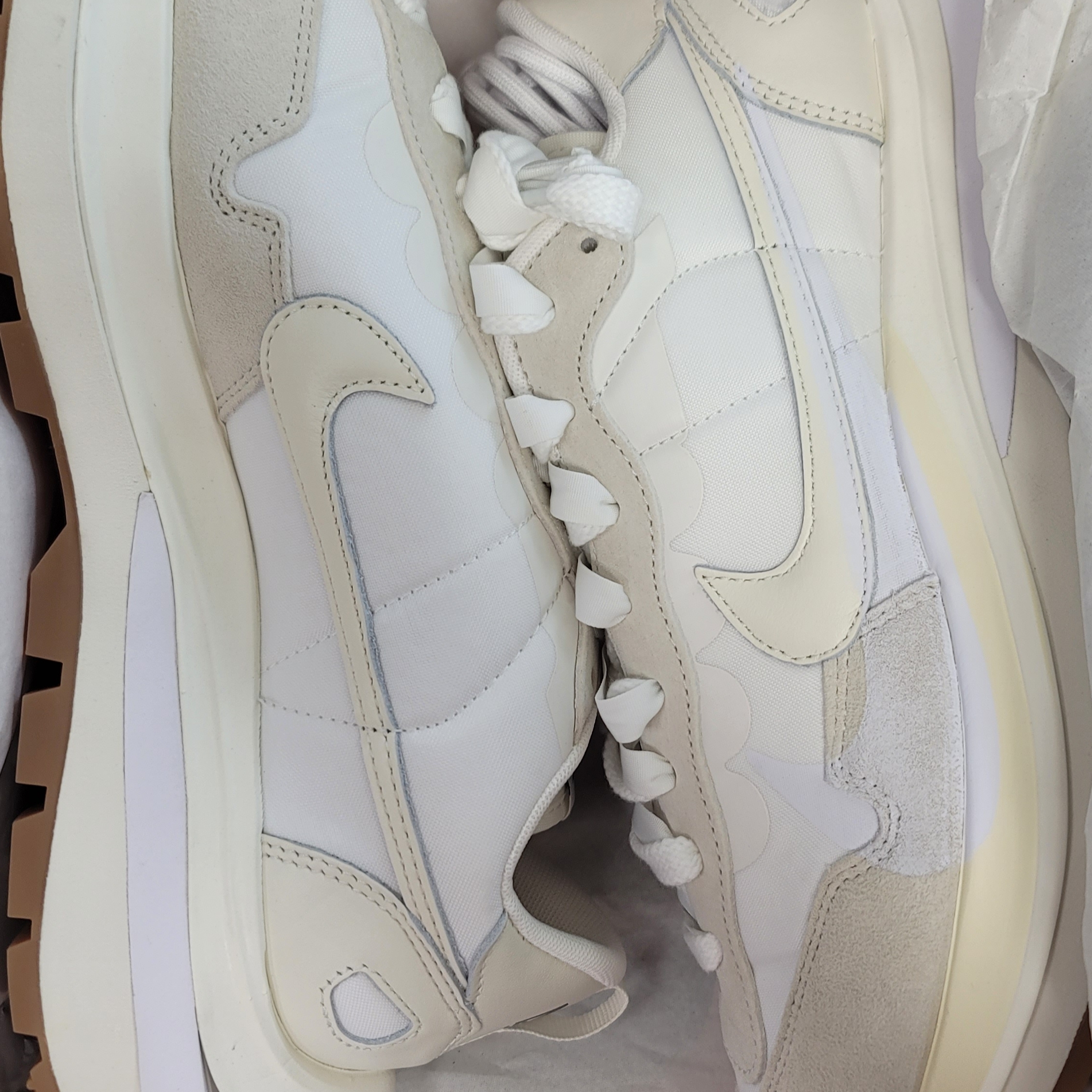 Nike x Sacai VaporWaffle White and Gum 착용 스타일