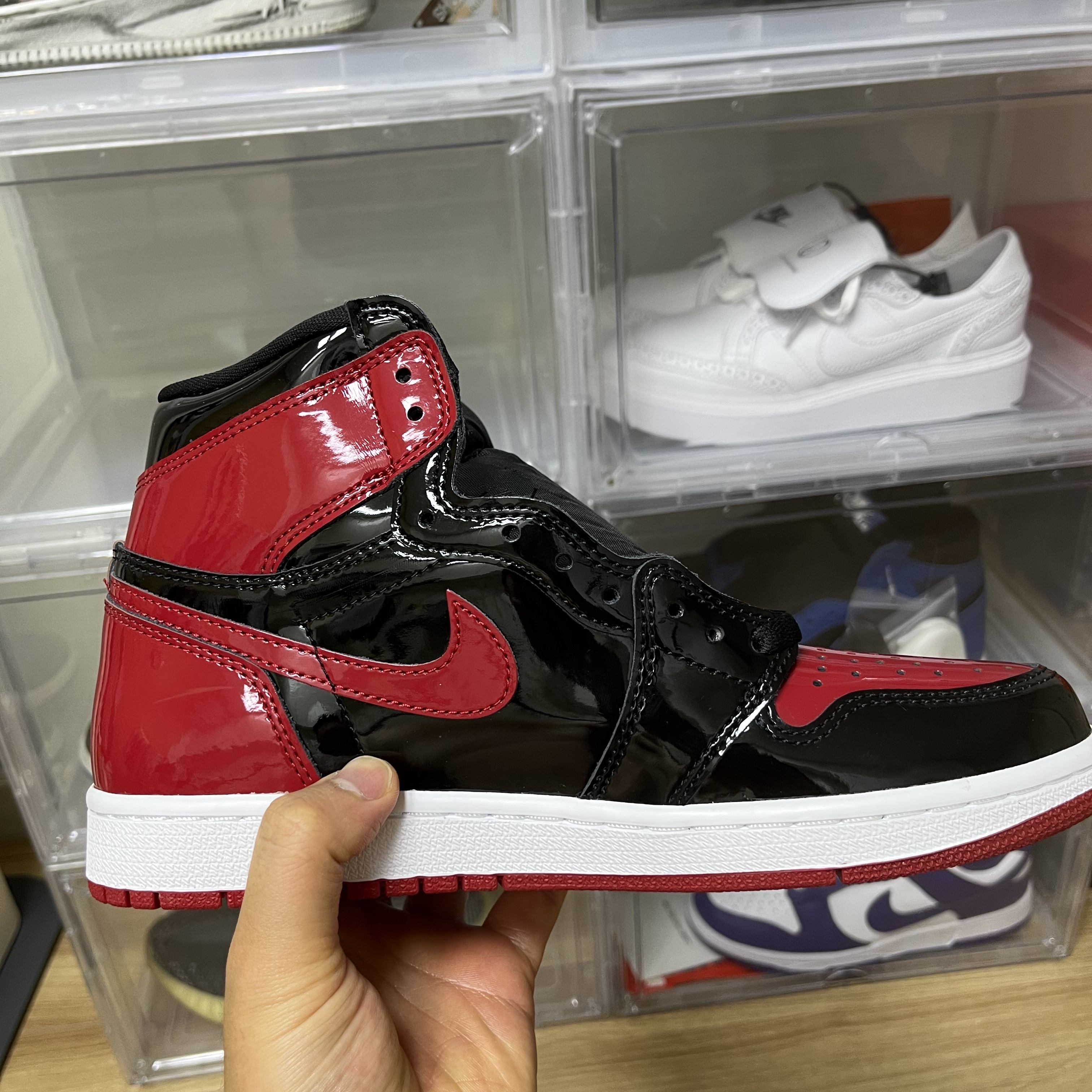 Jordan 1 Retro High OG Patent Bred 착용 스타일 - 3