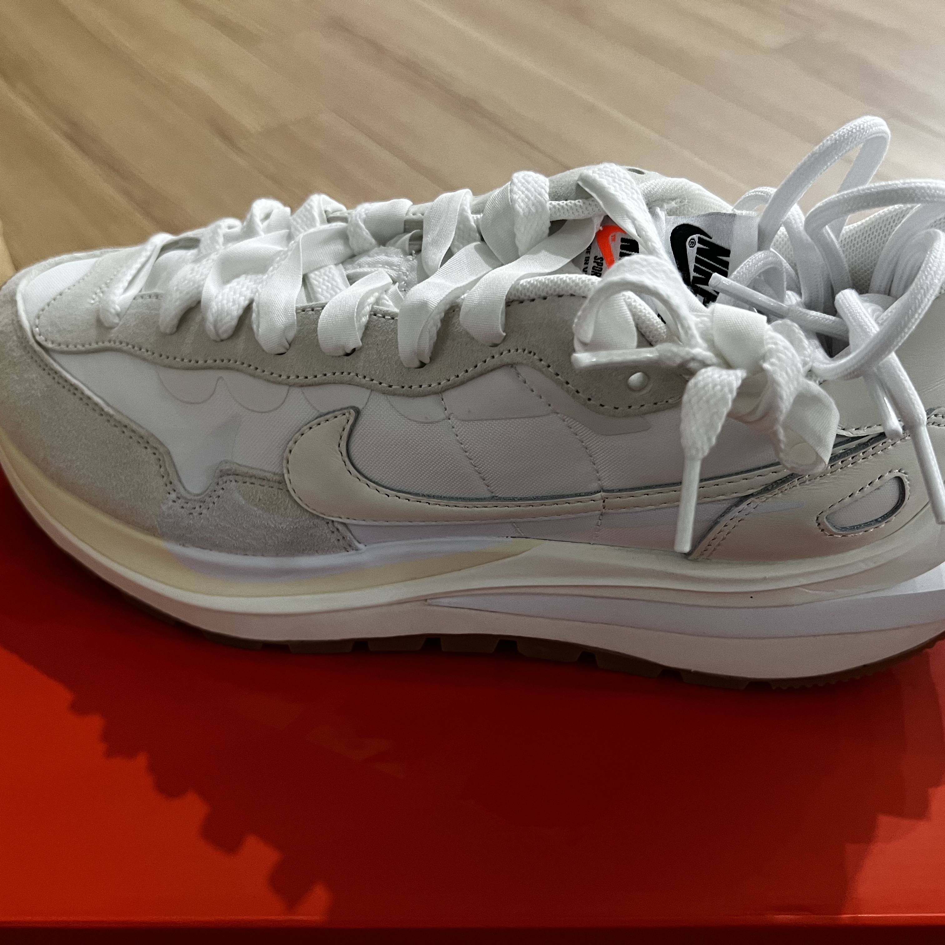 Nike x Sacai VaporWaffle White and Gum 착용 스타일
