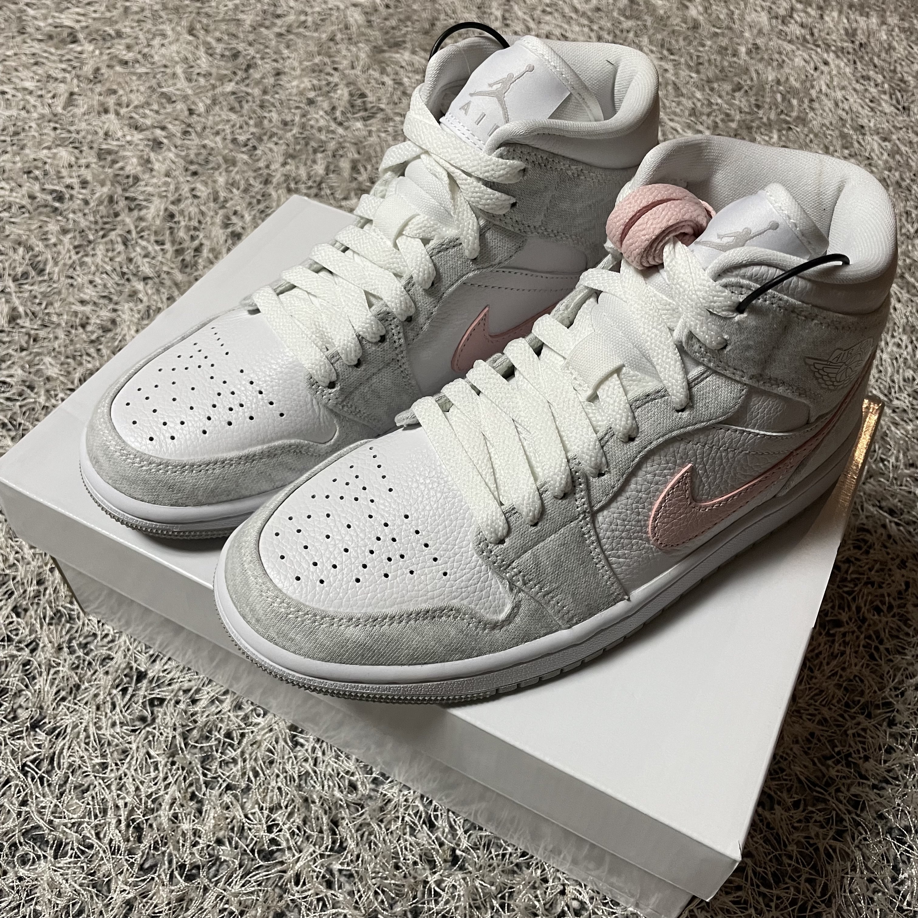 (W) Jordan 1 Mid SE Light Iron Ore 착용 스타일