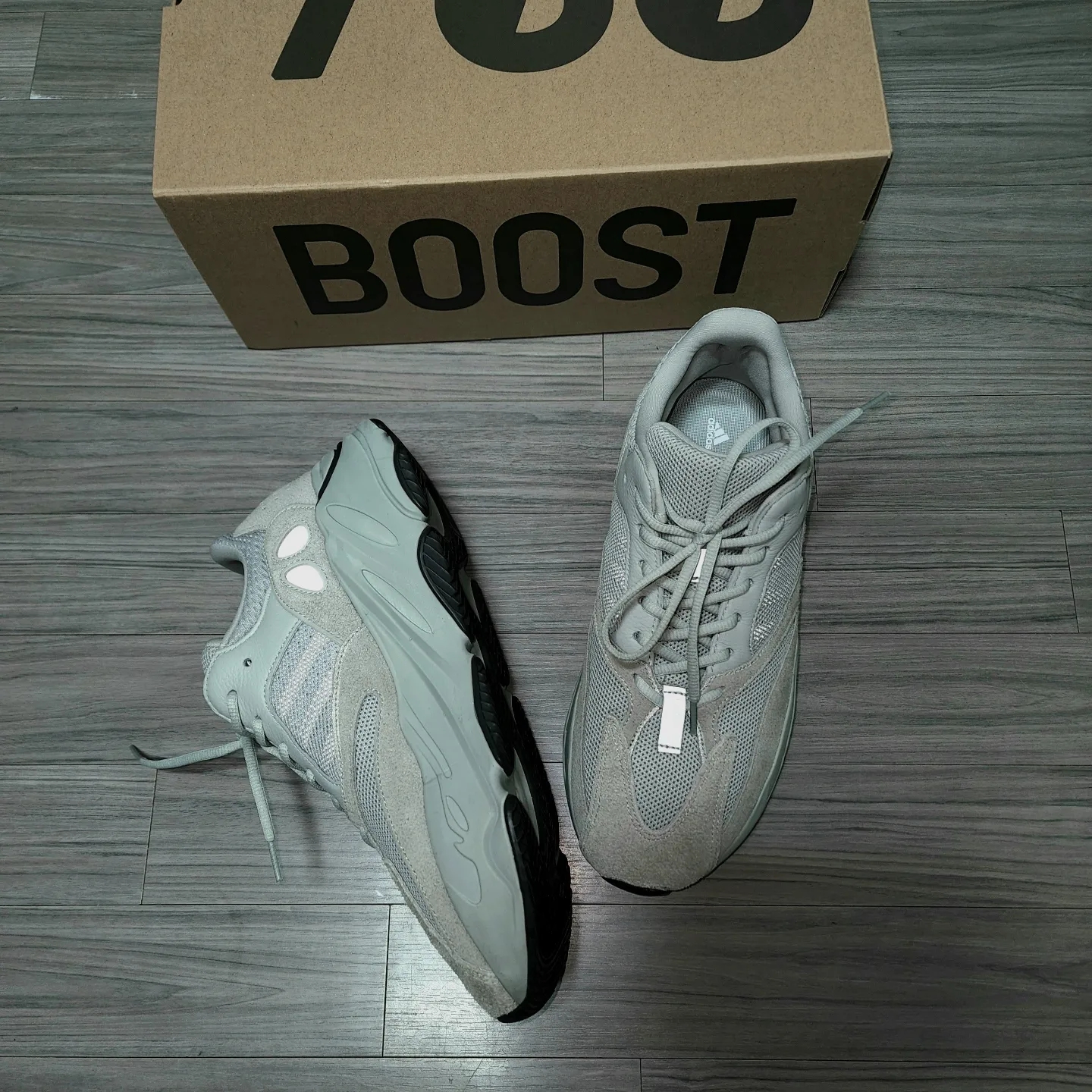 Adidas Yeezy Boost 700 Salt 착용 스타일 - 3