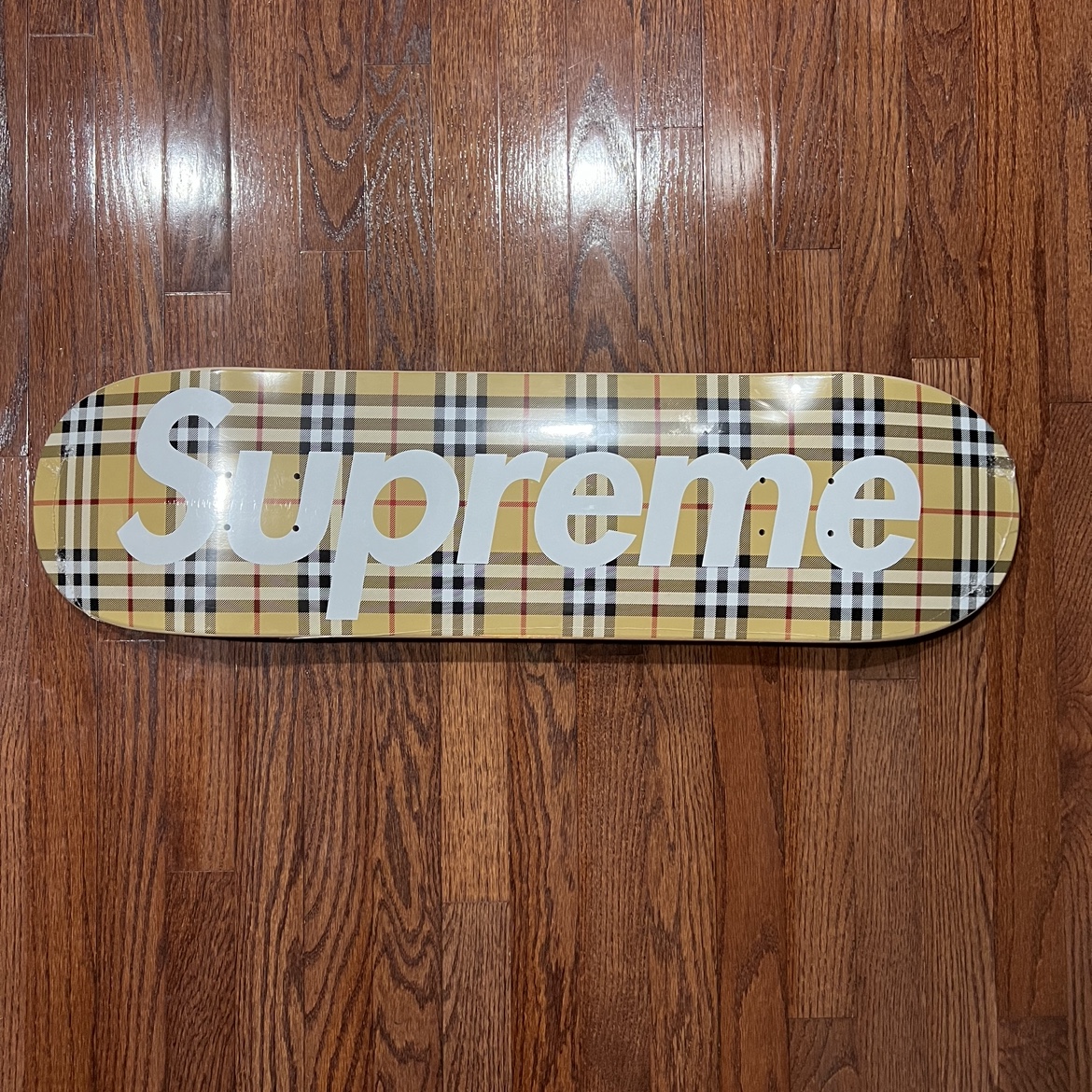 Supreme x Burberry Skateboard Deck Beige - 22SS 착용 스타일