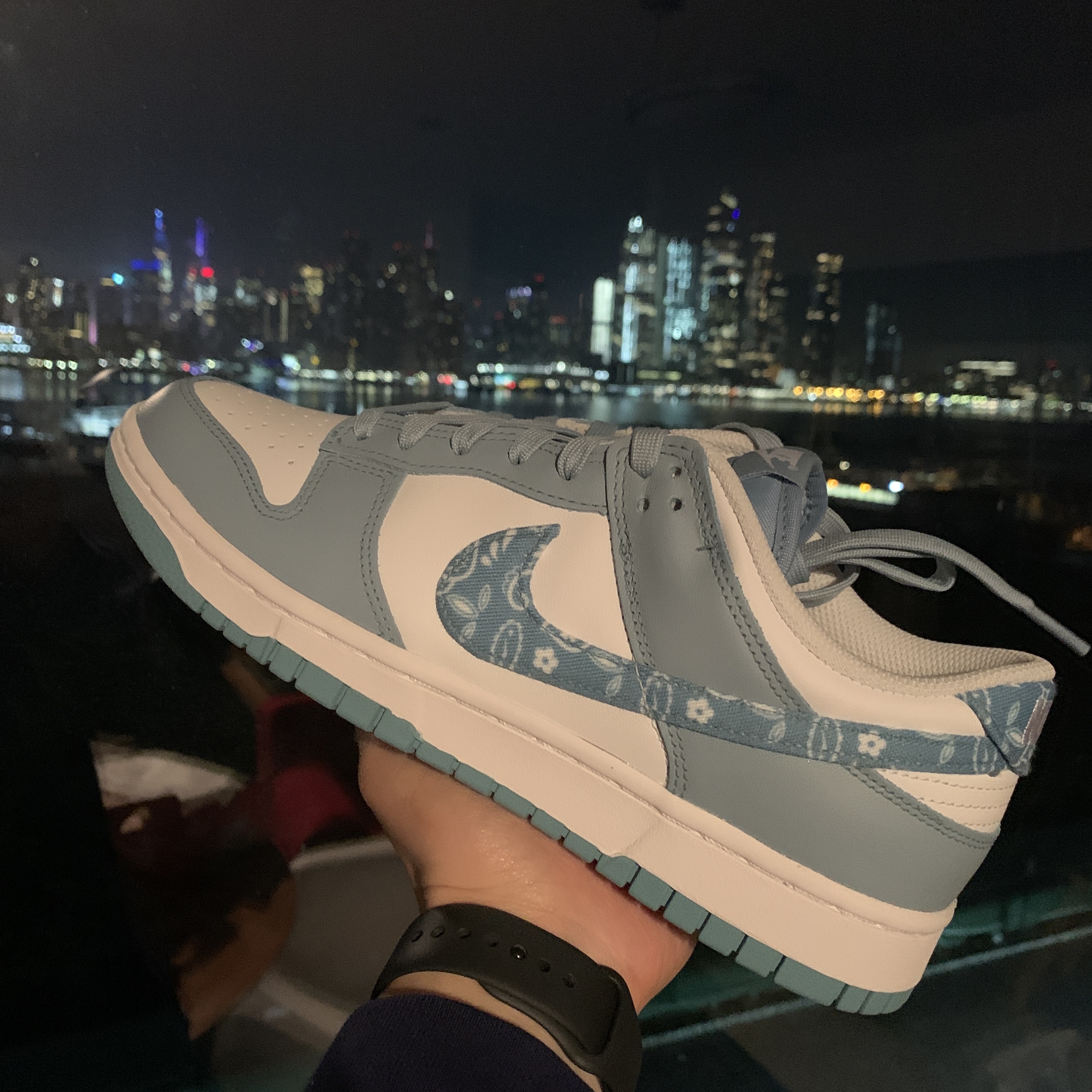 (W) Nike Dunk Low Essential Blue Paisley 착용 스타일