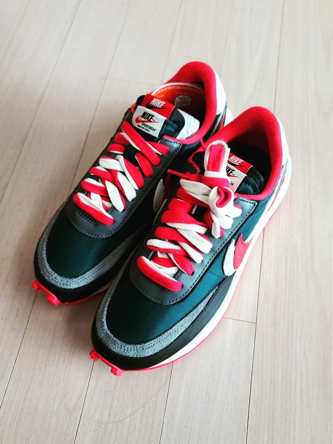 Nike x Sacai x Undercover LDWaffle Midnight Spruce University Red 착용 스타일 - 2