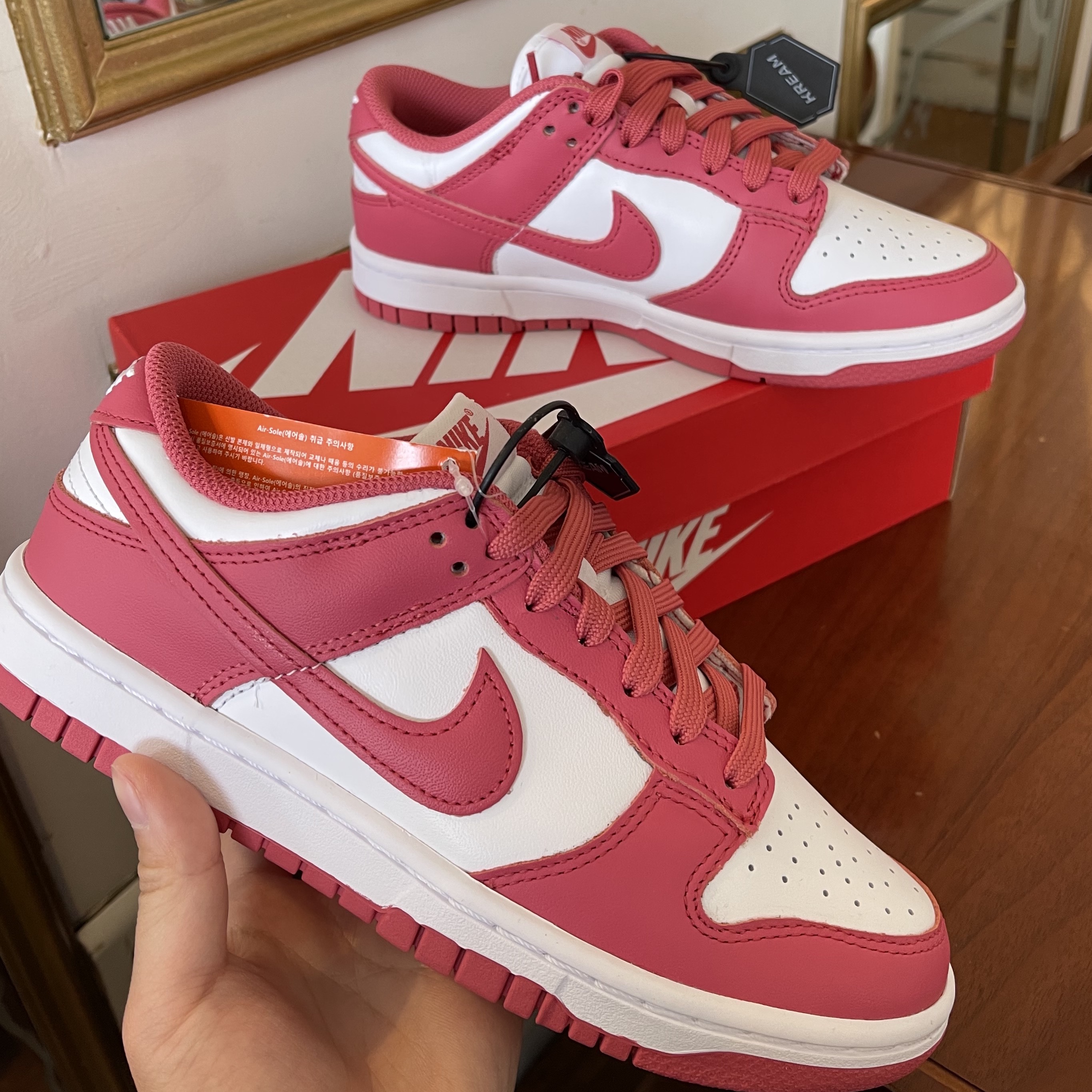 (W) Nike Dunk Low Archeo Pink 착용 스타일
