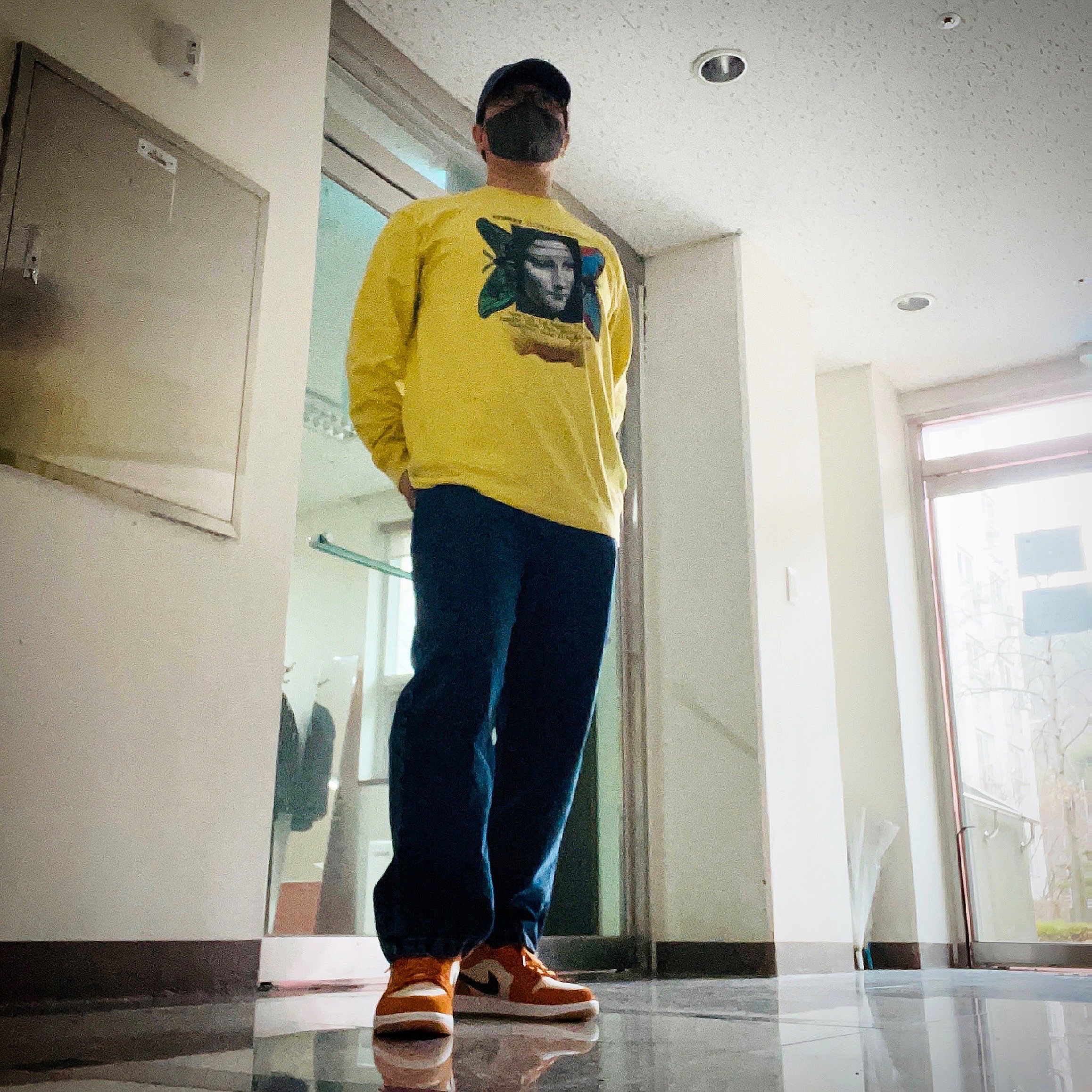 Jordan 1 Low SE Light Curry 착용 스타일 - 1