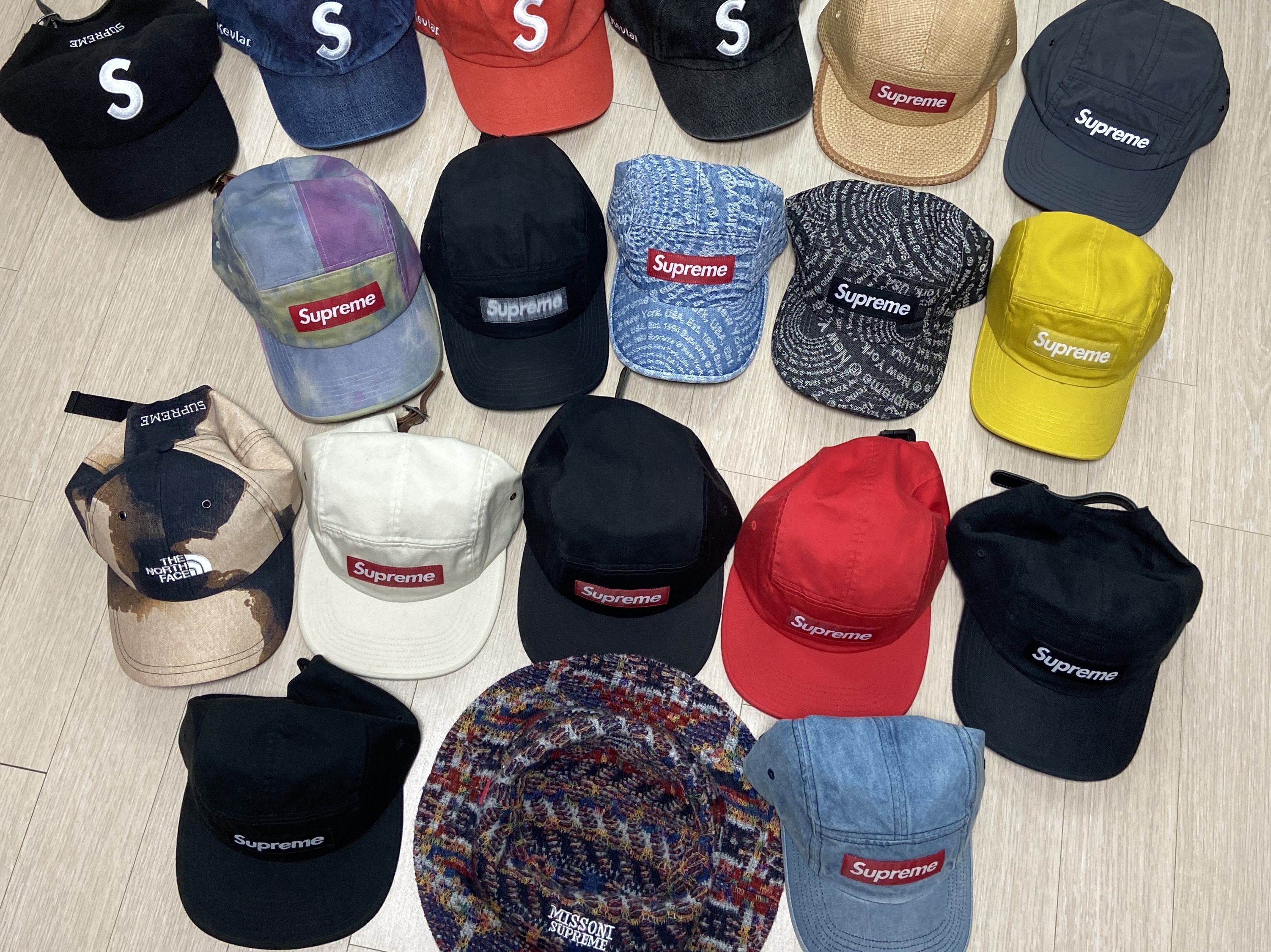 Supreme Circles Jacquard Denim Camp Cap Blue - 21FW, Supreme Circles Jacquard Denim Camp Cap Black - 21FW 착용 스타일 - 3