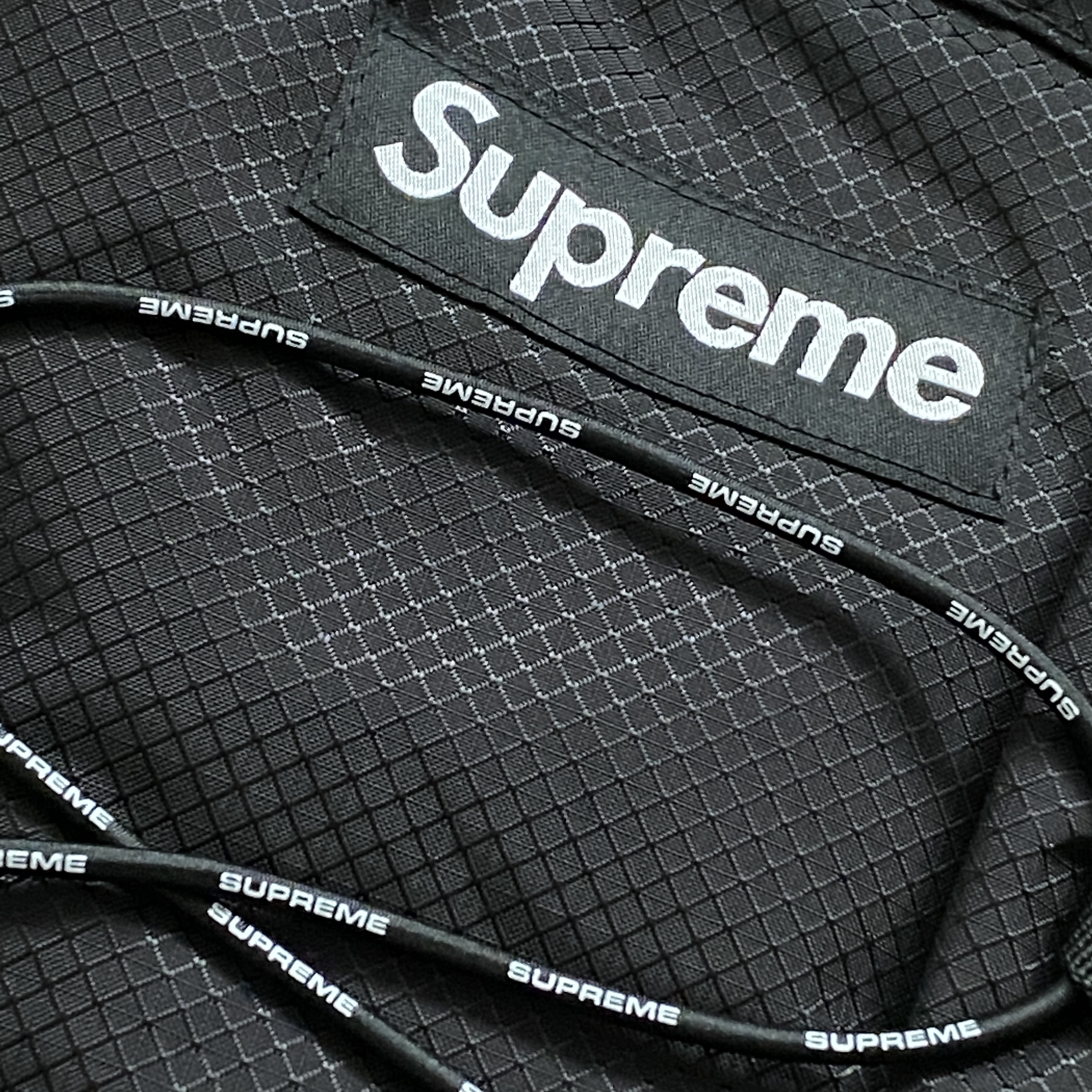 Supreme Backpack Black - 22SS 착용 스타일