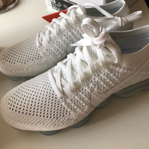 Nike Air VaporMax Flyknit Triple White 착용 스타일 - 2