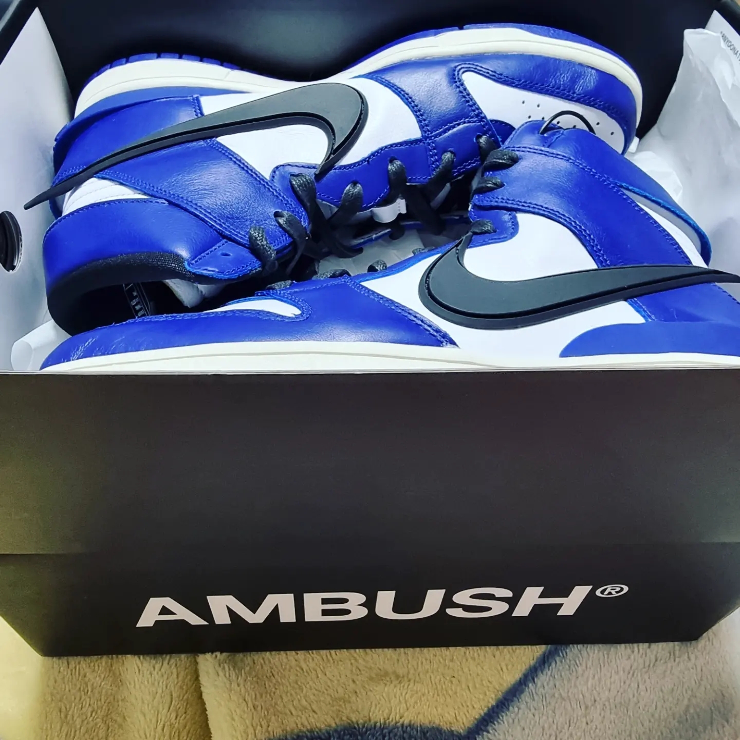Jordan 1 x Travis Scott x Fragment Retro Low OG SP Military Blue, Nike x Ambush Dunk High Deep Royal Blue 착용 스타일 - 2