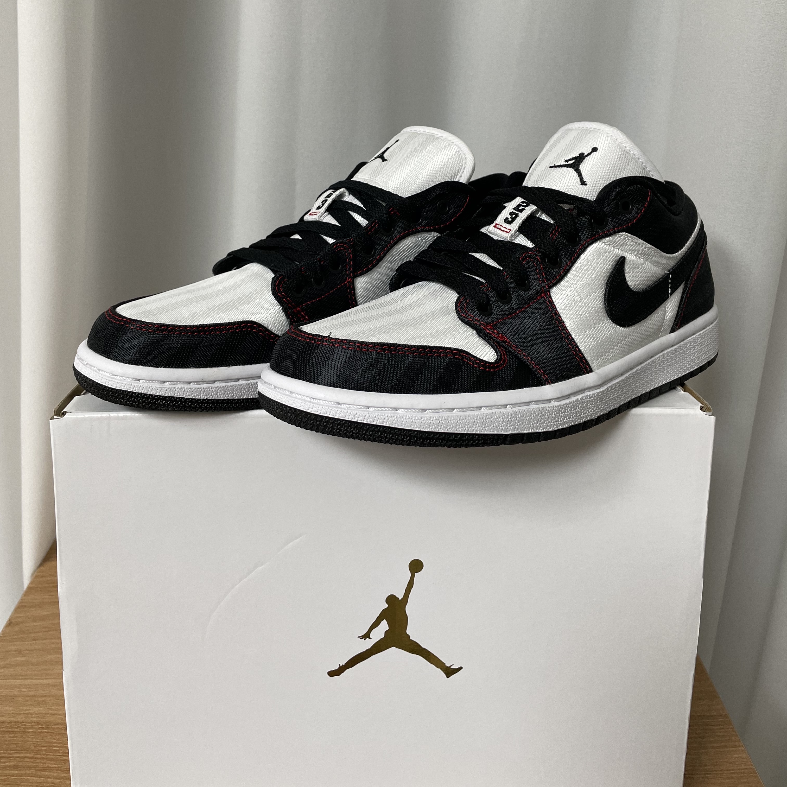 (W) Jordan 1 Low SE Utility White Gym Red Black 착용 스타일
