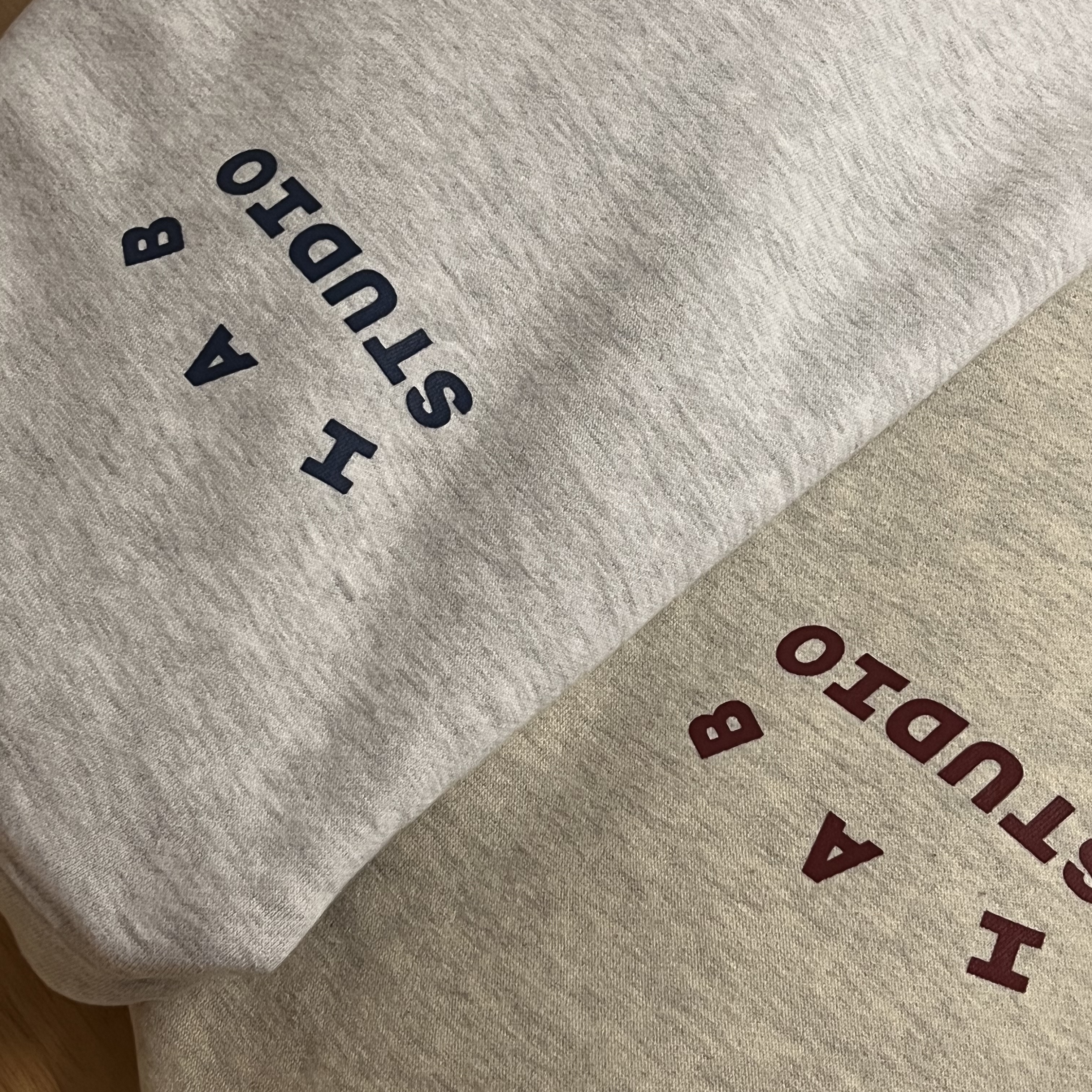 IAB Studio Hoodie Light Gray, IAB Studio Hoodie Oatmeal Burgundy 착용 스타일 - 2