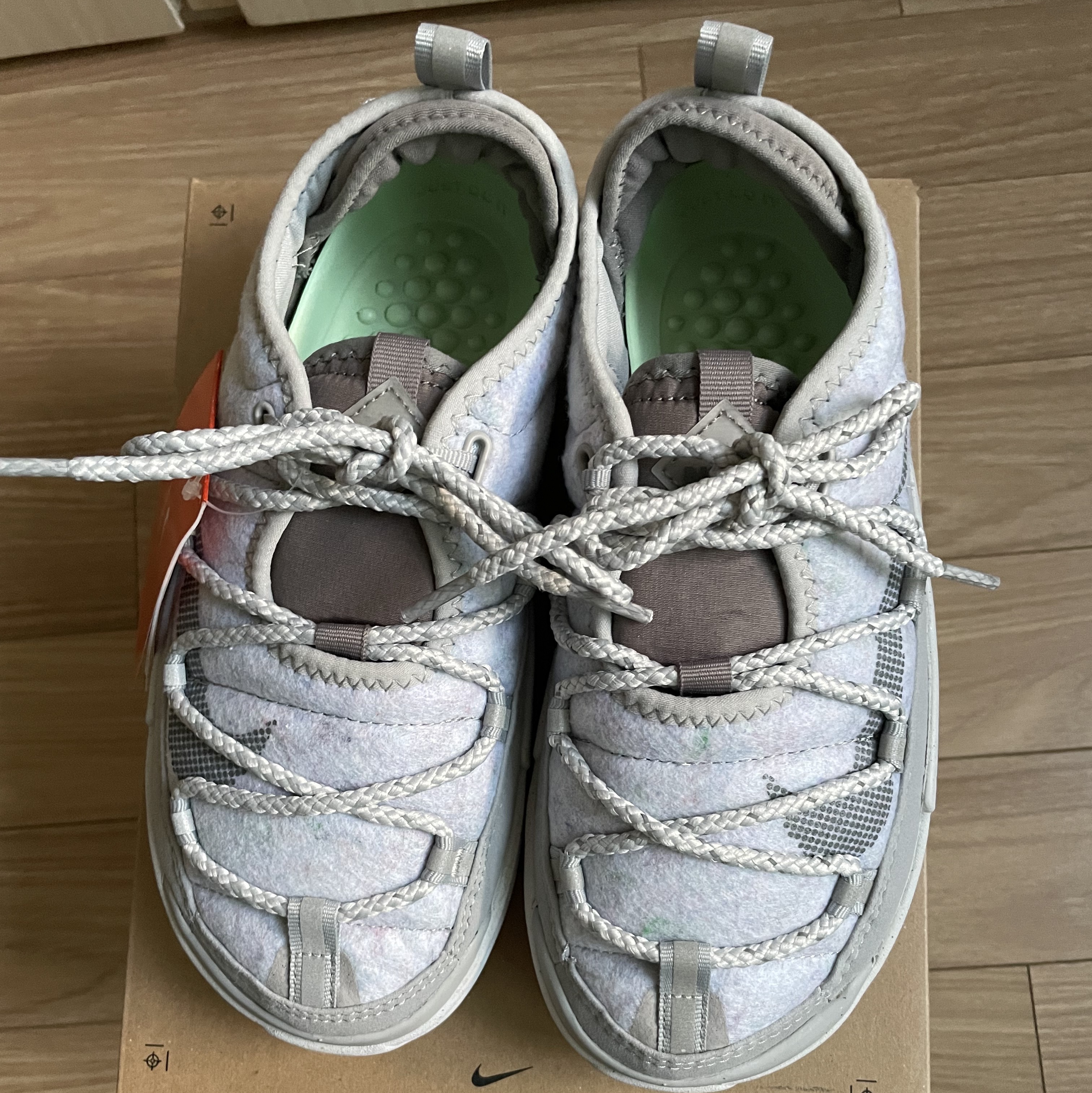Nike Offline Pack Light Smoke Grey 착용 스타일