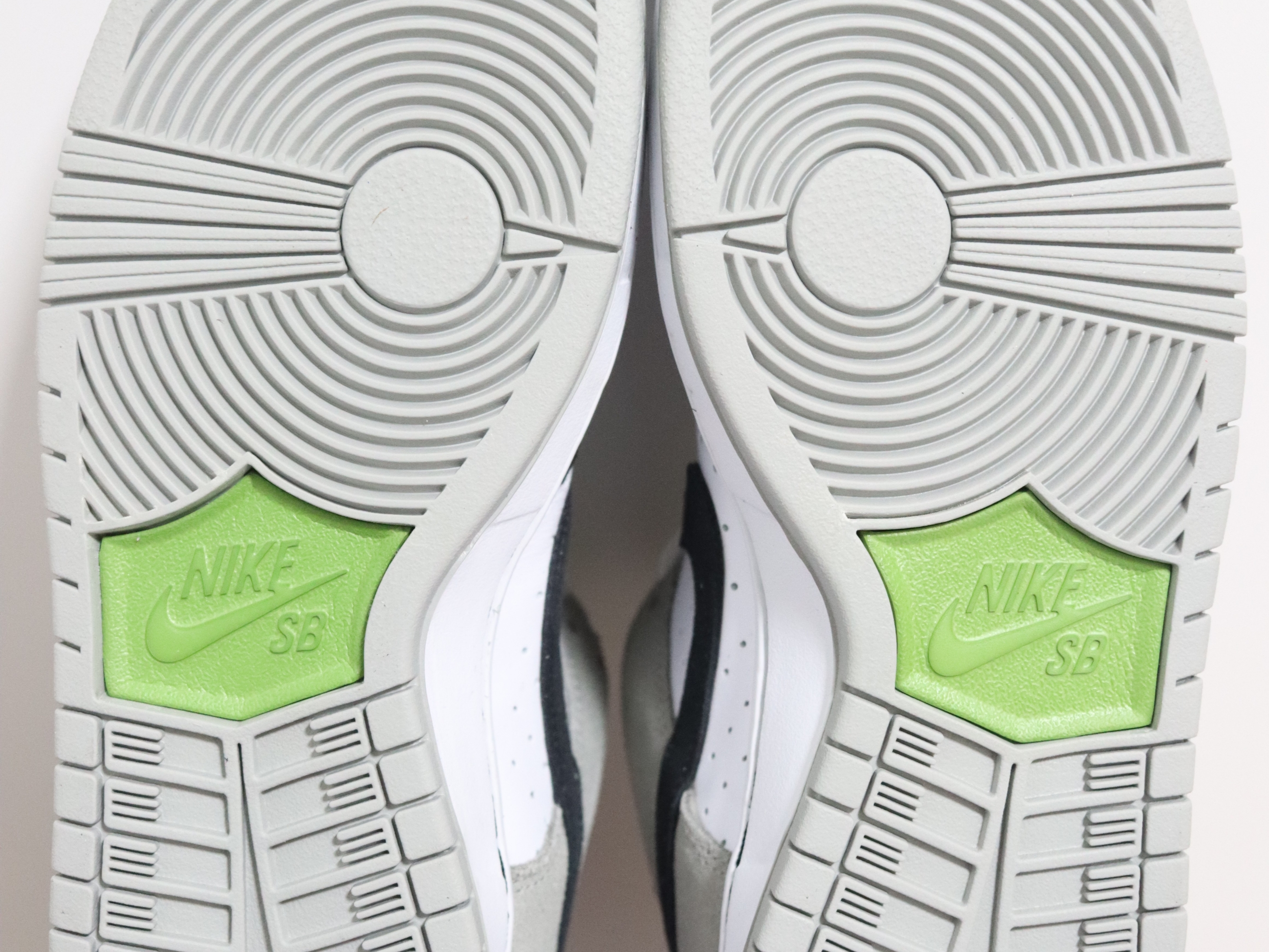 Nike SB Dunk Low Pro Chlorophyll 착용 스타일 - 4