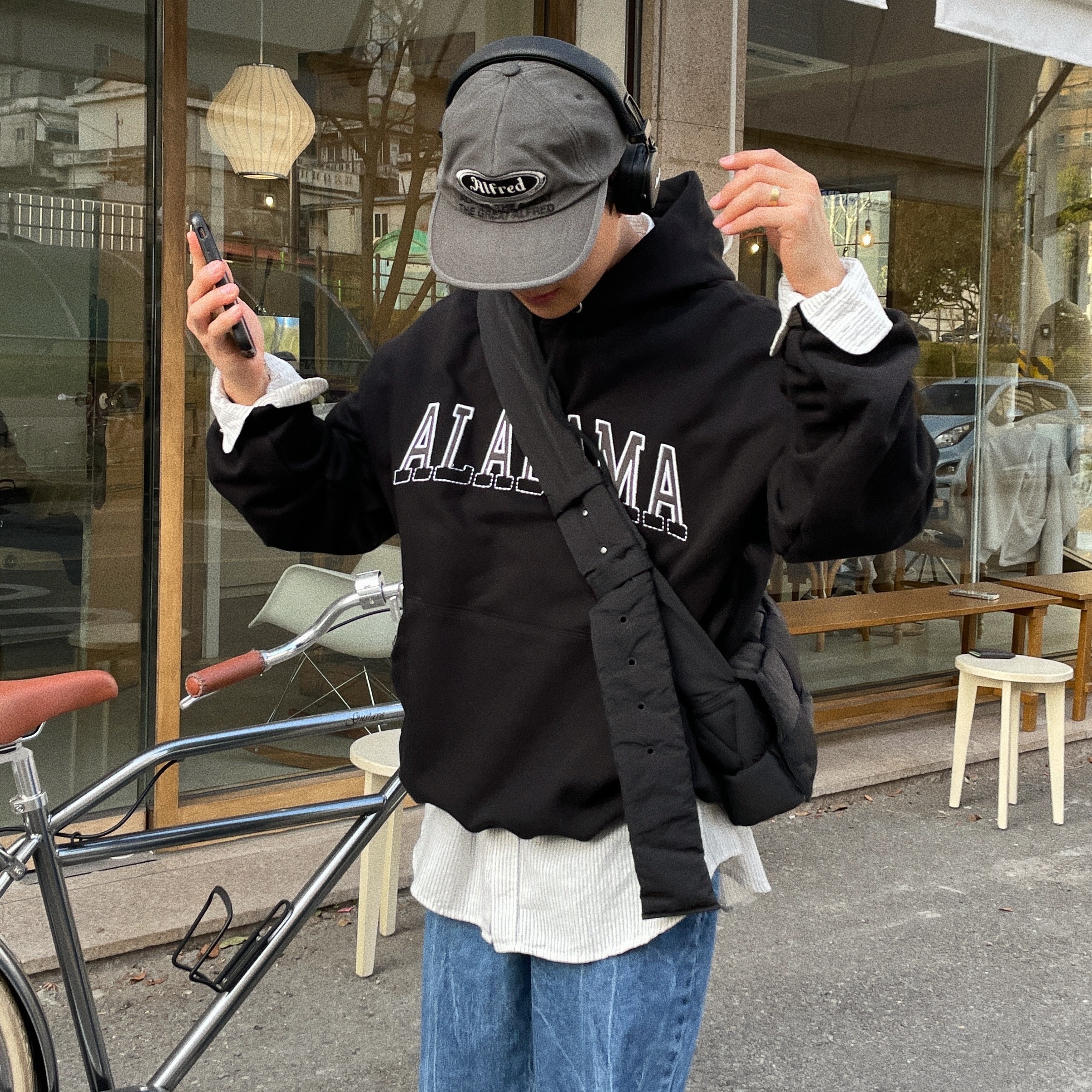 Bottega Veneta Padded Tech Cassette Black, Autry Medalist Low Leather Sneakers White 착용 스타일 - 3