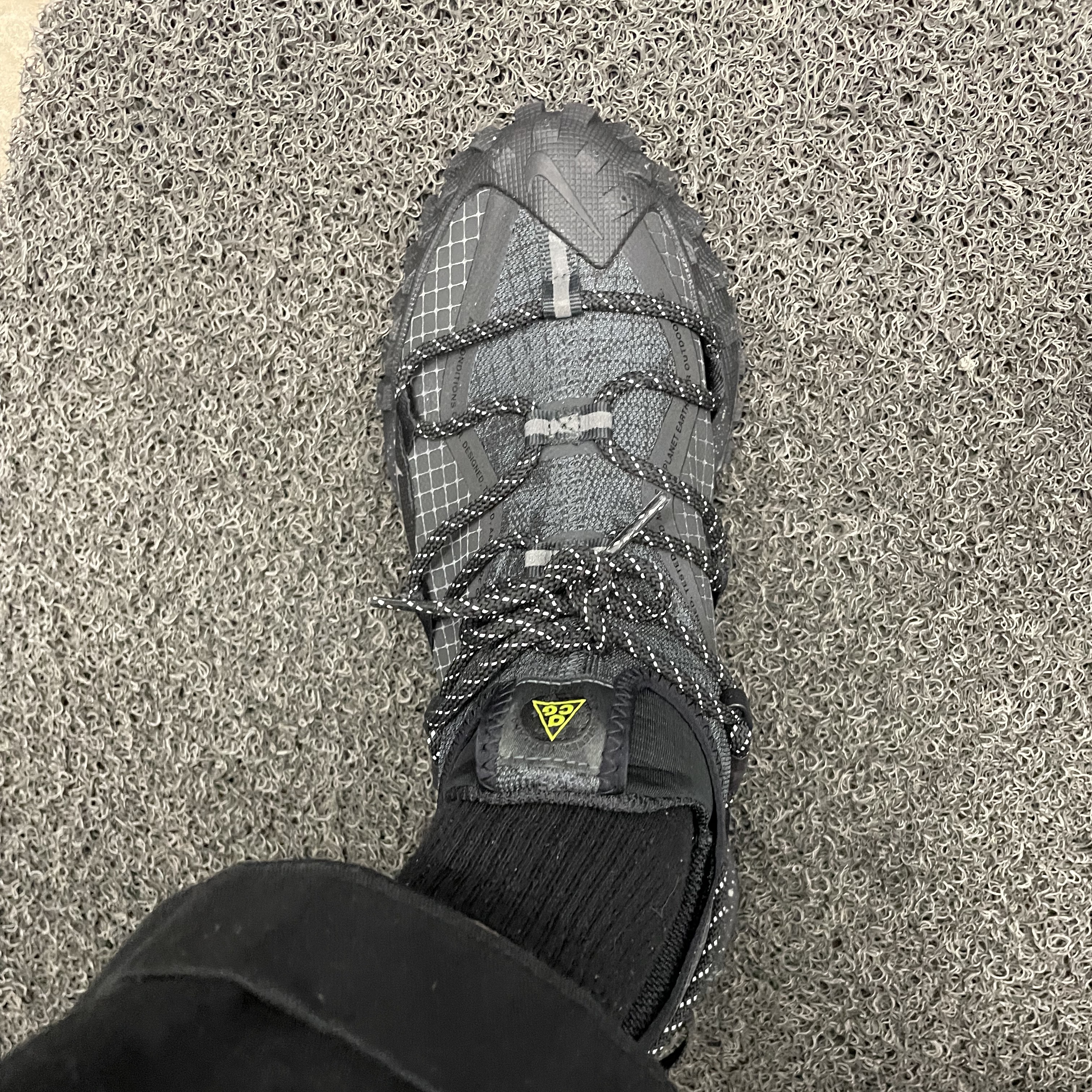 Nike ACG Mountain Fly Low Gore-Tex SE Dark Smoke Grey 착용 스타일