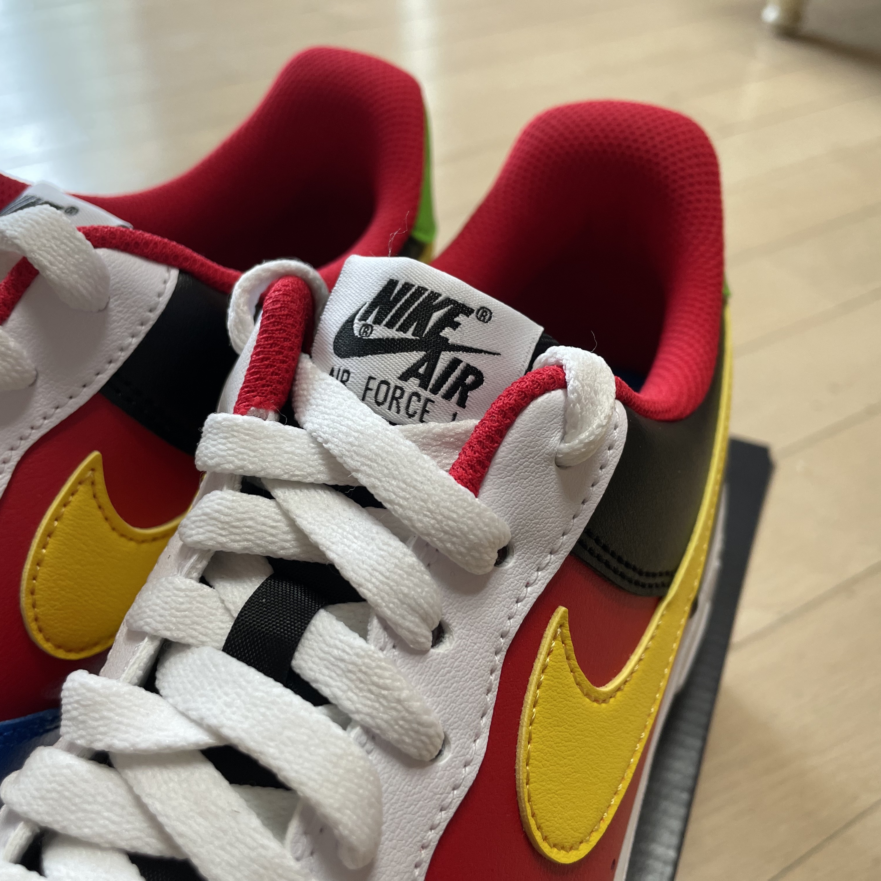 Nike x UNO Air Force 1 '07 QS White Yellow Zest 착용 스타일 - 5