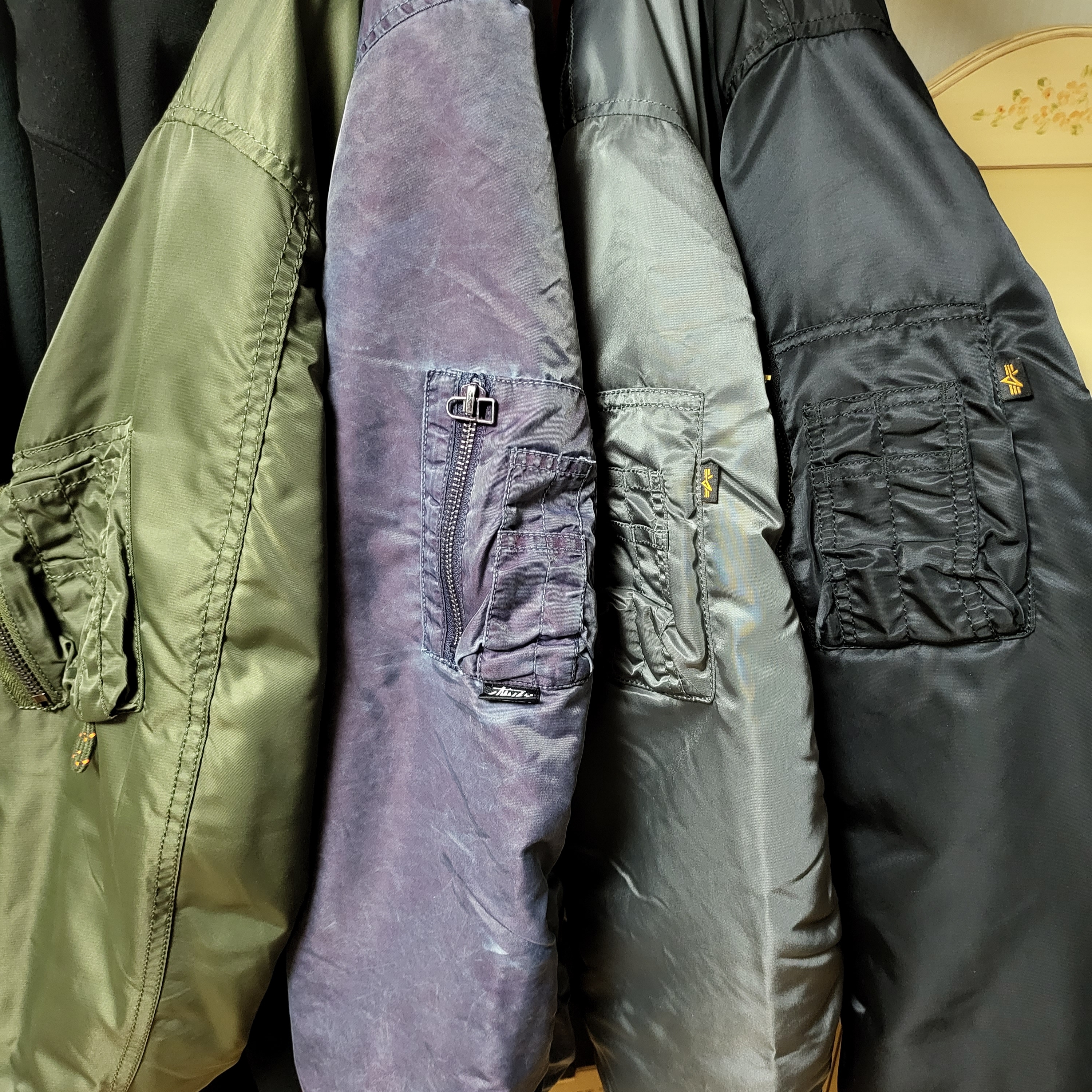 Stussy Dyed Nylon Bomber Navy, Stussy Dyed Nylon Bomber Olive 착용 스타일