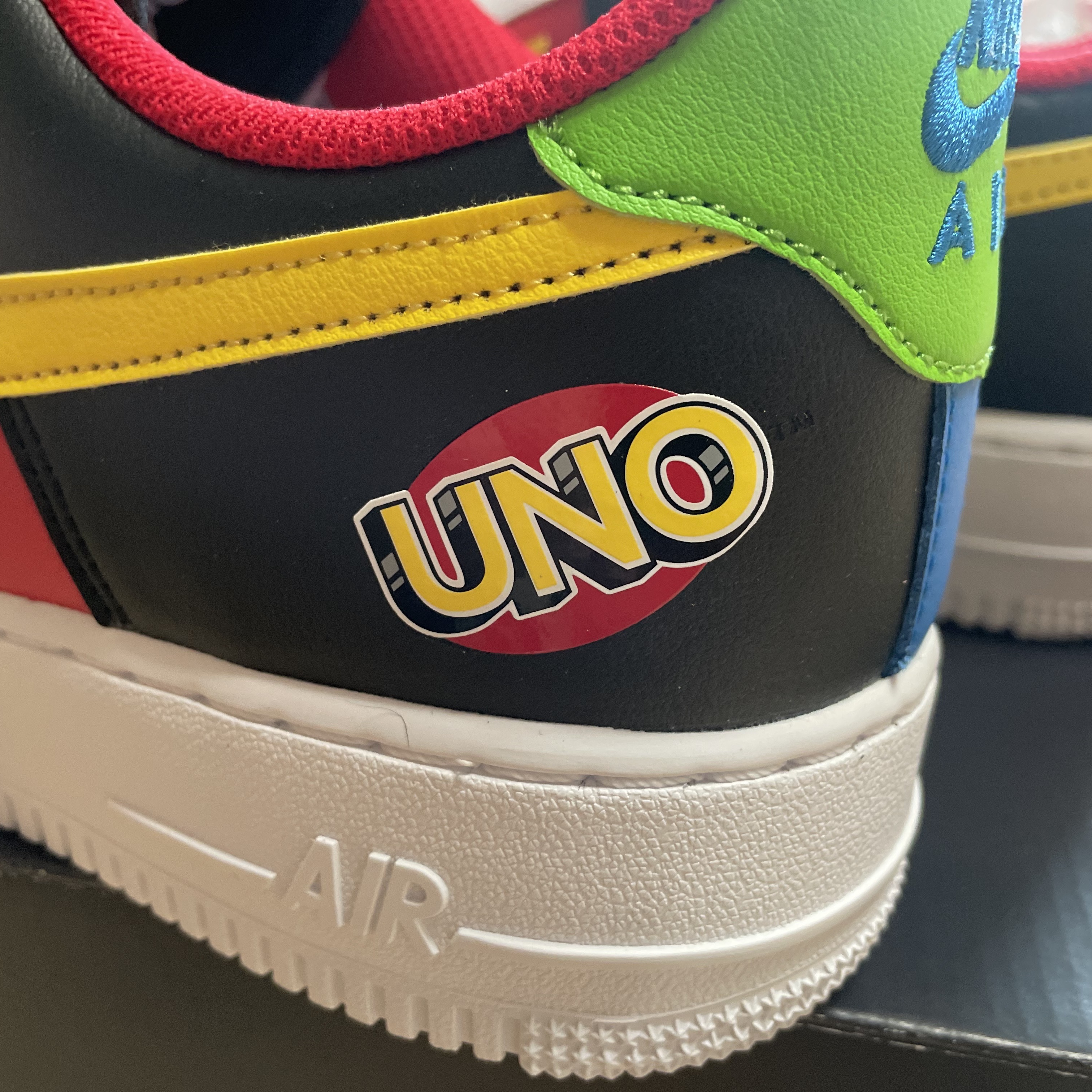 Nike x UNO Air Force 1 '07 QS White Yellow Zest 착용 스타일 - 4