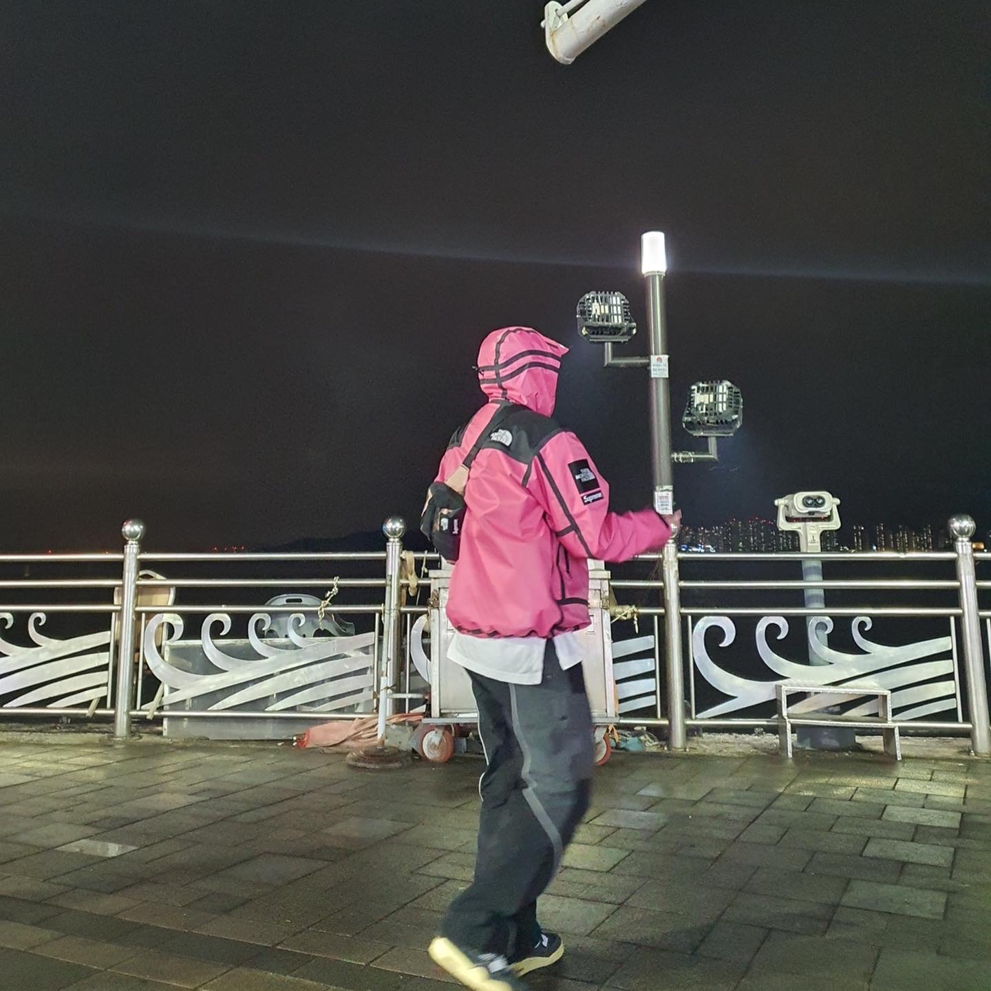 Supreme x The North Face Summit Series Outer Tape Seam Jacket Pink - 21SS, Jordan 4 x Union Retro Off Noir 착용 스타일