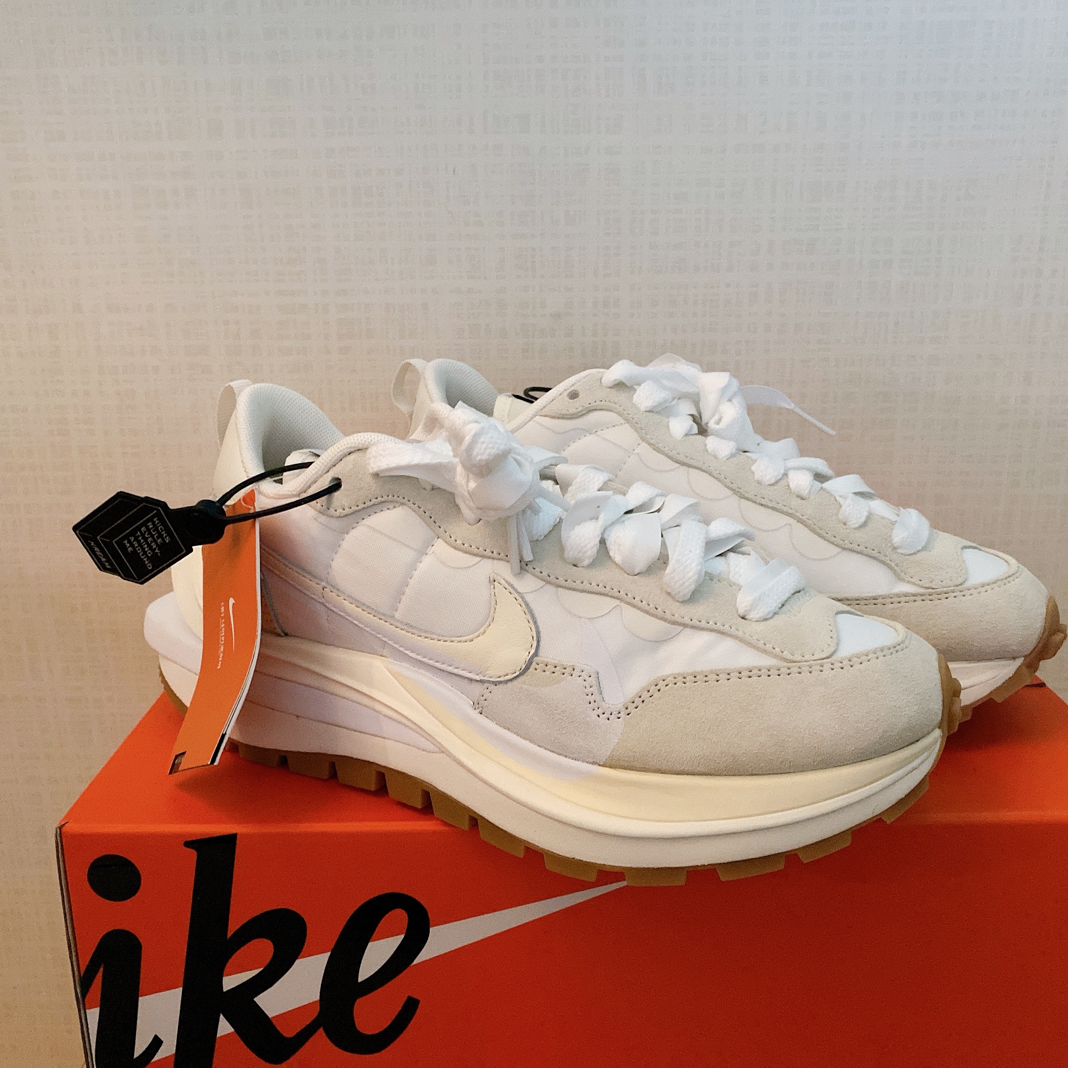 Nike x Sacai VaporWaffle White and Gum 착용 스타일 - 2