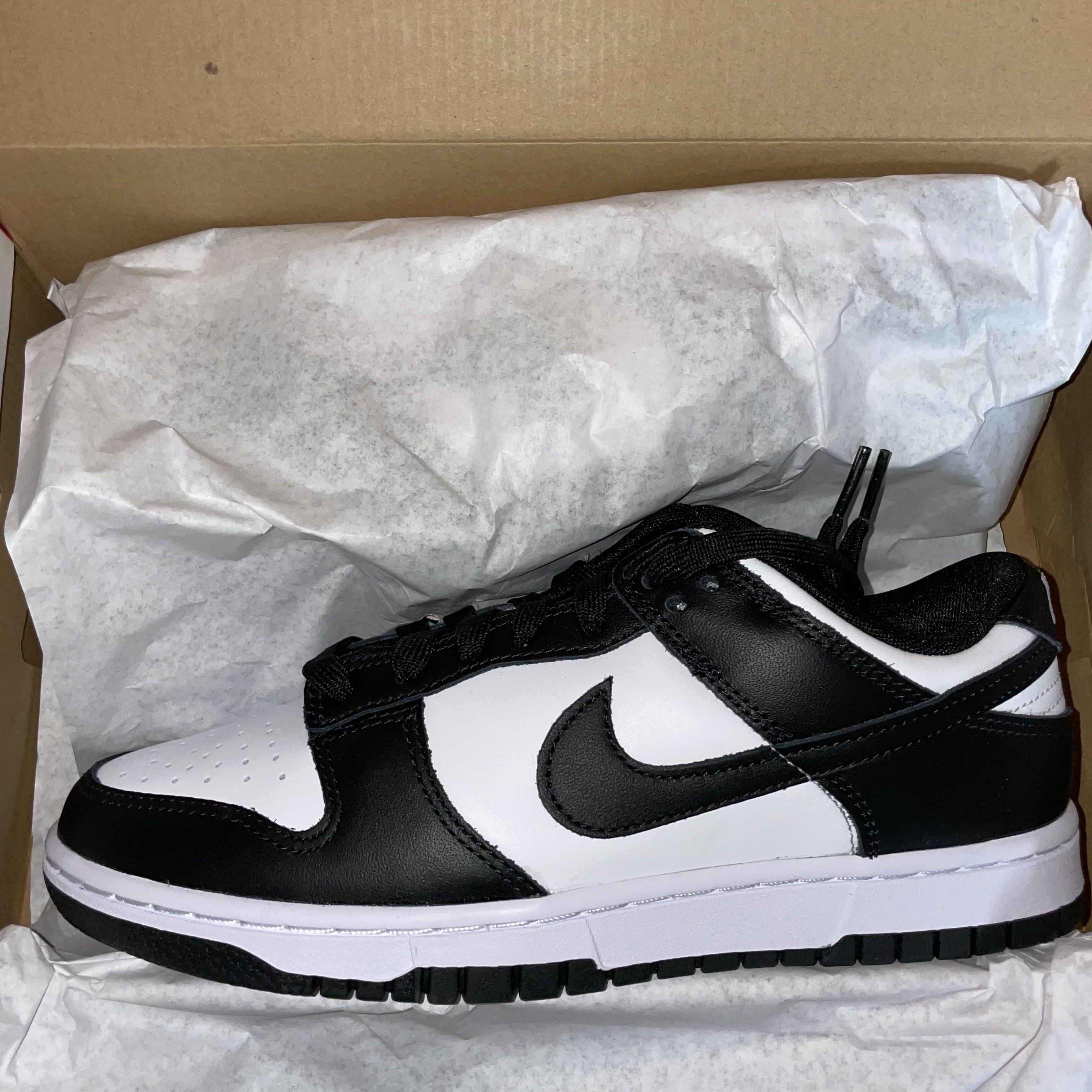 Nike Dunk Low Retro Black 착용 스타일 - 2