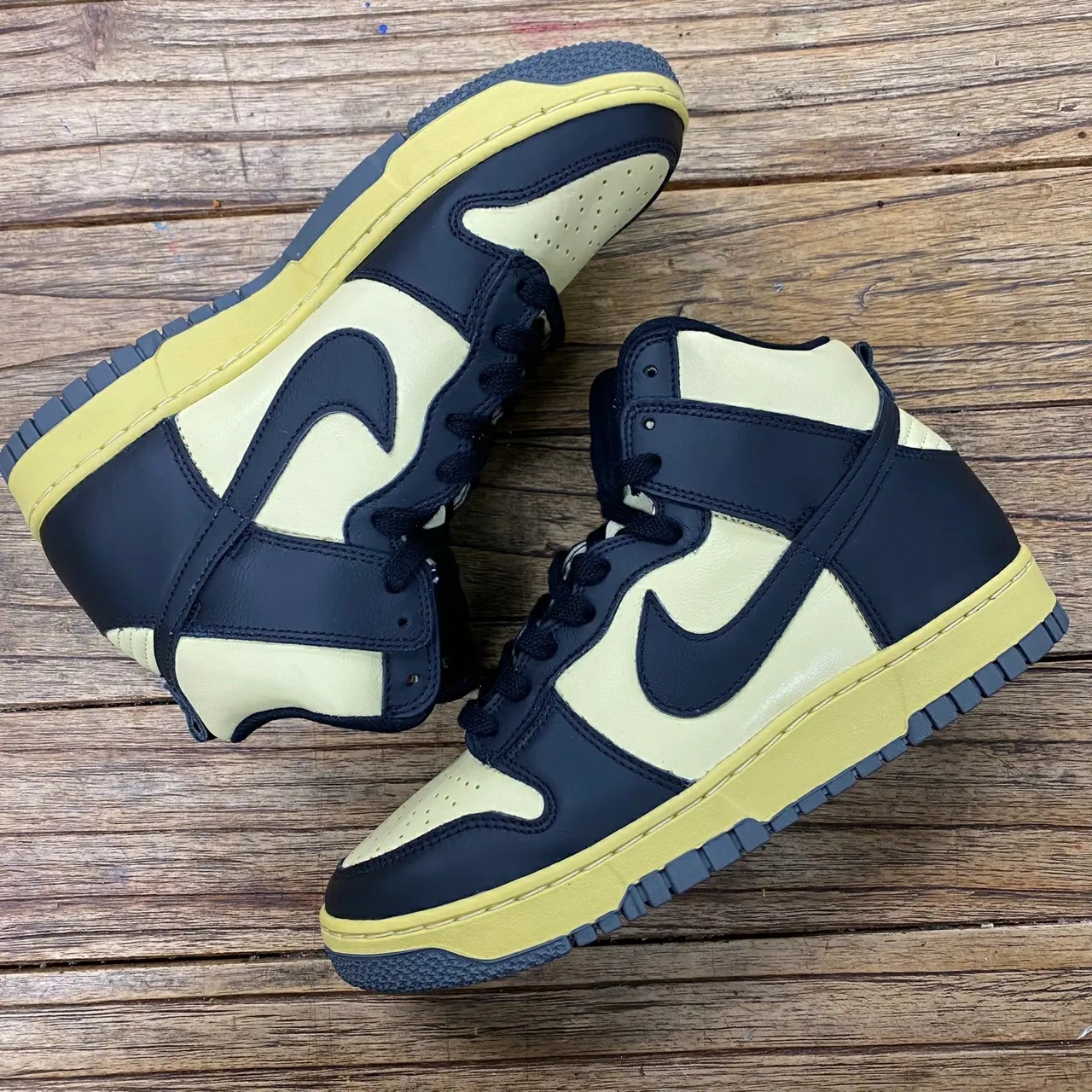 Nike Dunk High 1985 SP Black Acid Wash 착용 스타일 - 1