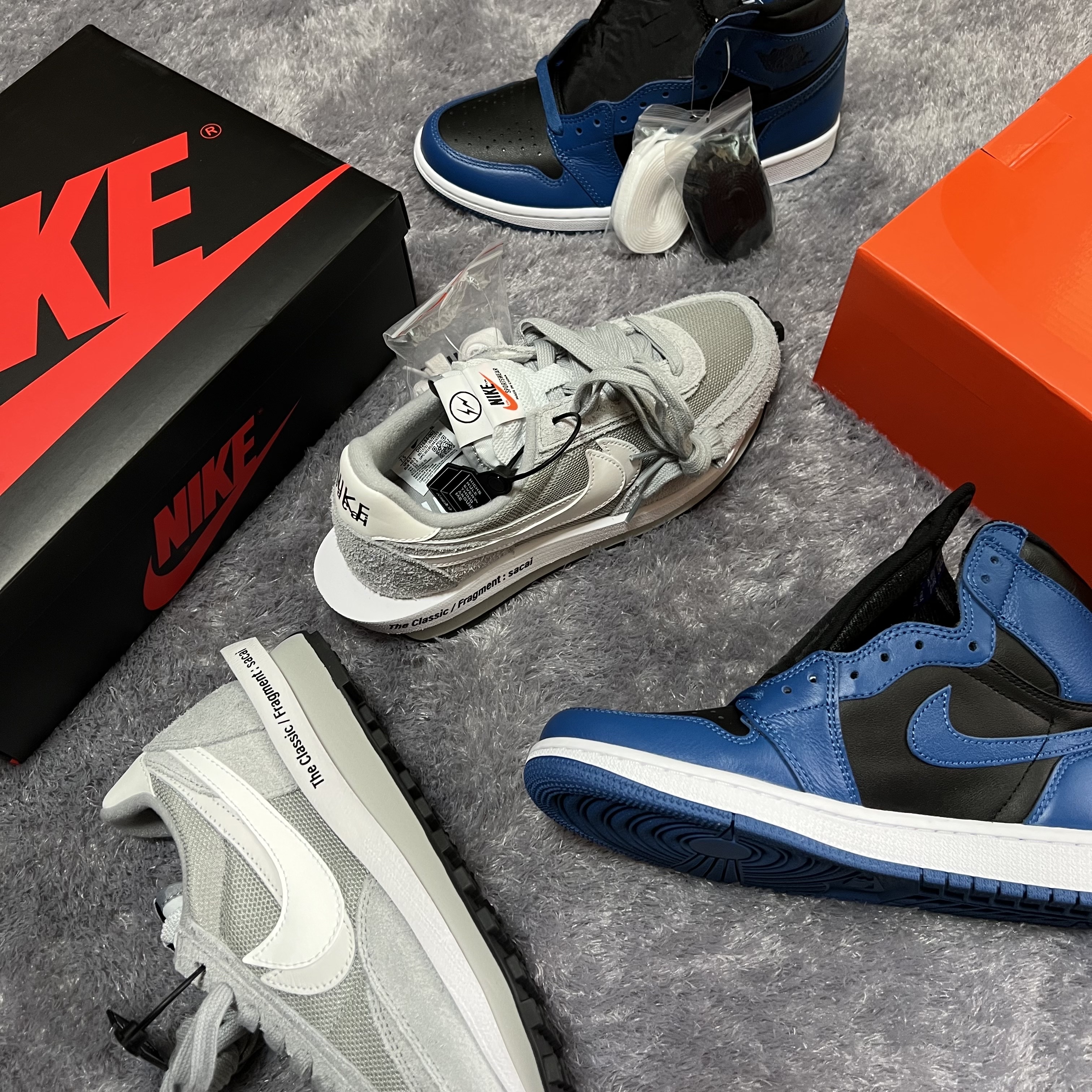 Nike x Sacai x Fragment LDWaffle Light Smoke Grey, Jordan 1 Retro High OG Dark Marina Blue 착용 스타일