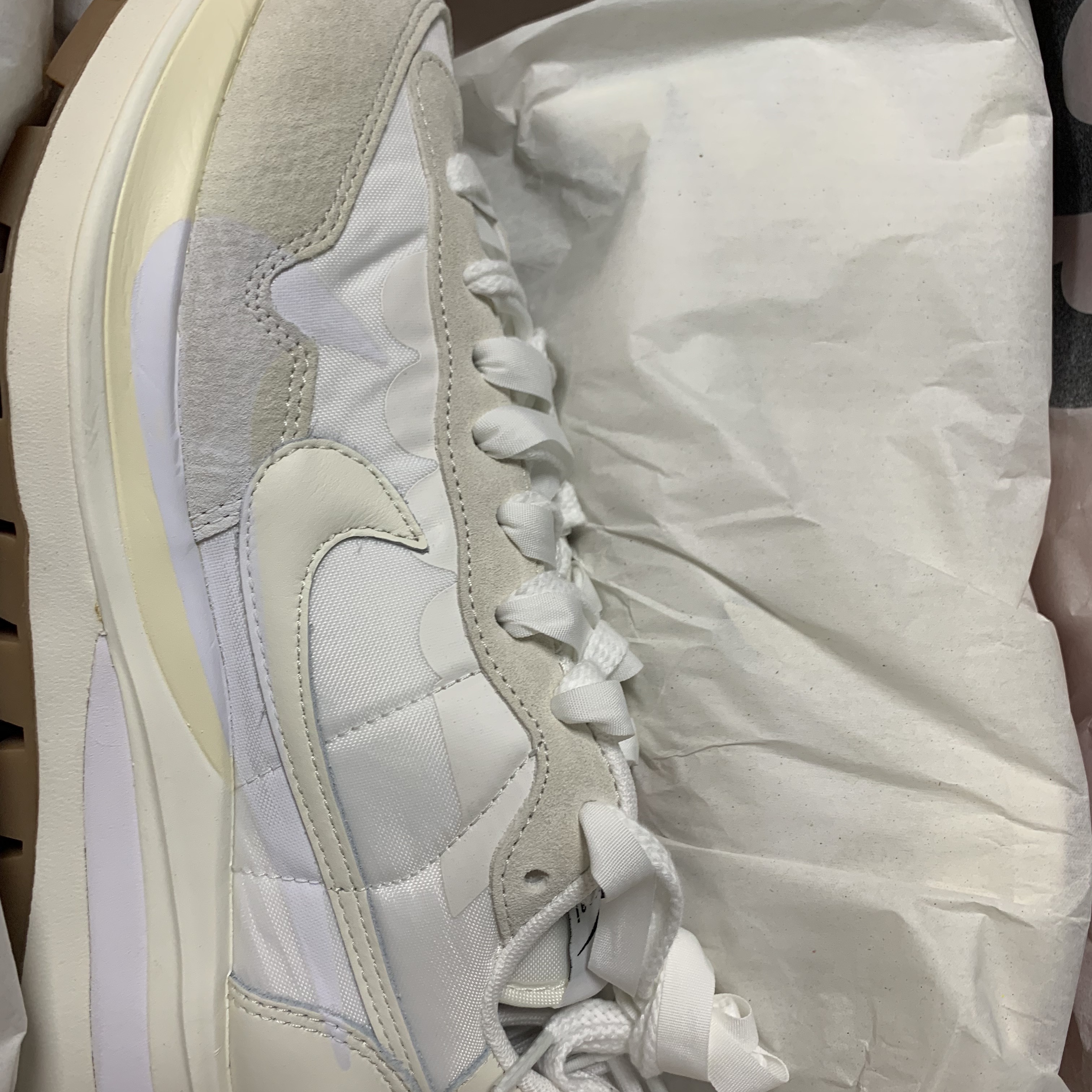 Nike x Sacai VaporWaffle White and Gum 착용 스타일