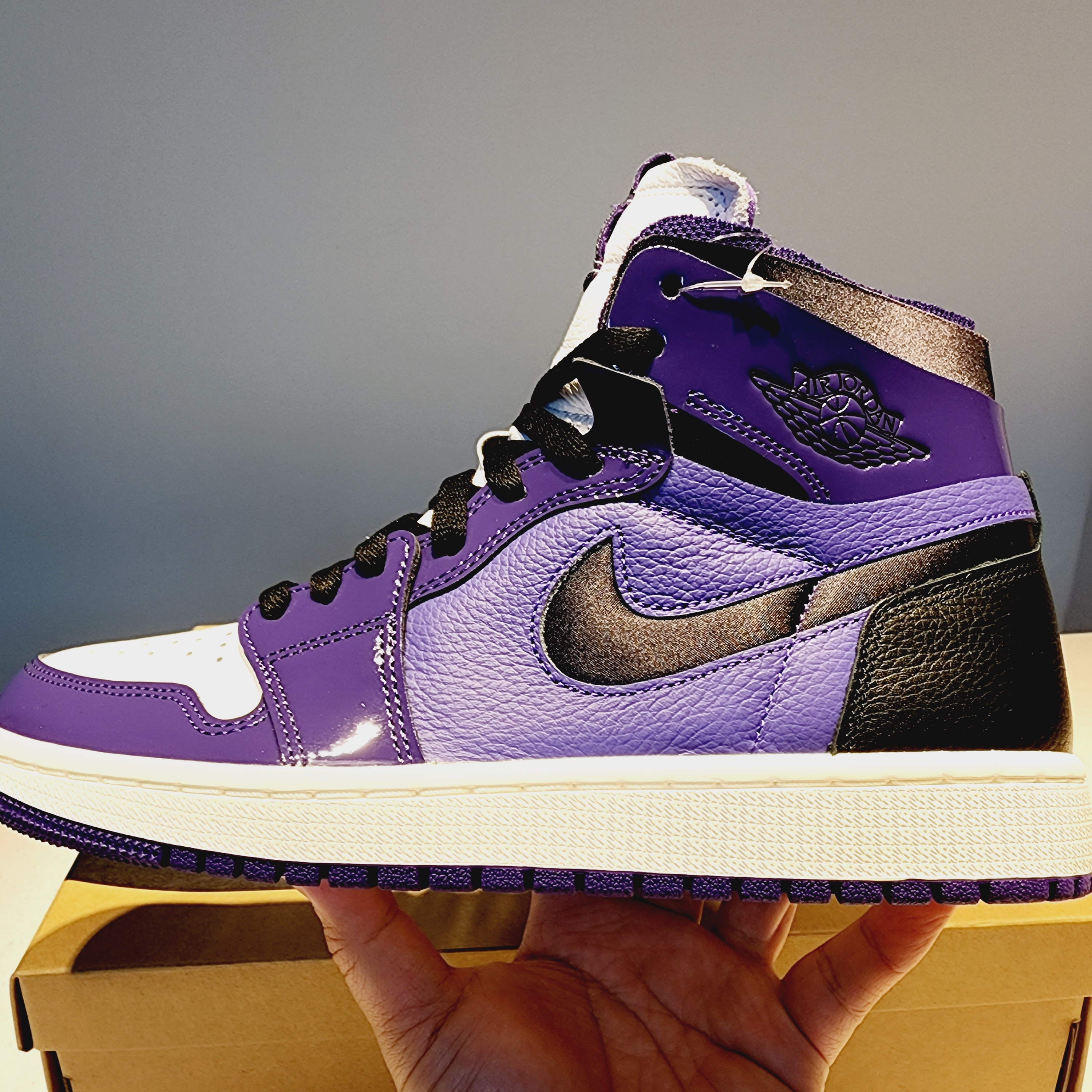 (W) Jordan 1 Zoom Air CMFT Purple Black 착용 스타일 - 2