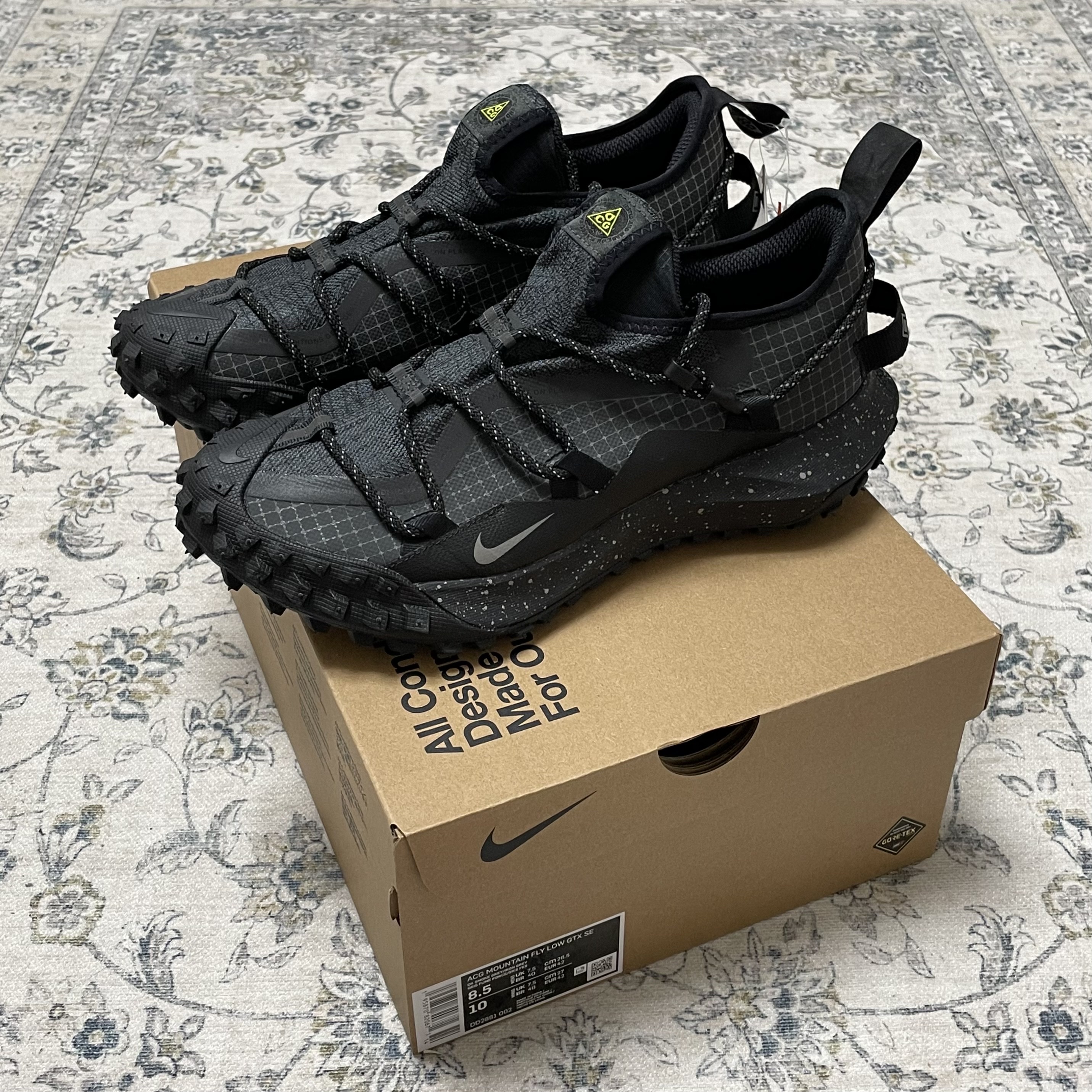 Nike ACG Mountain Fly Low Gore-Tex SE Dark Smoke Grey 착용 스타일