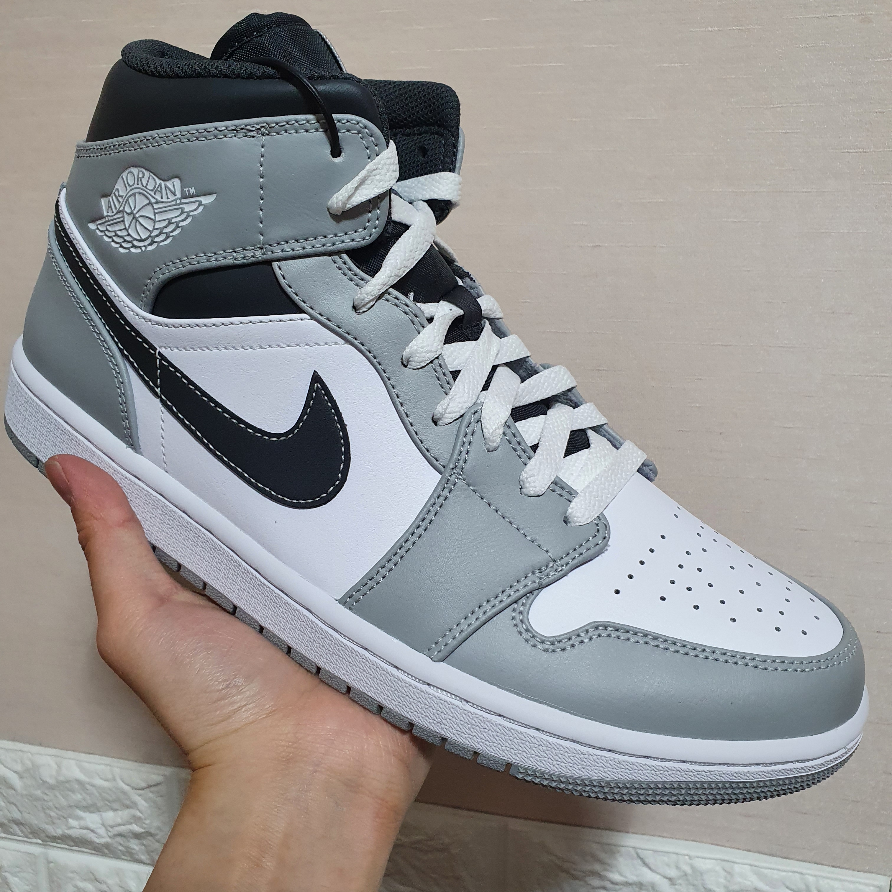Jordan 1 Mid Light Smoke Grey Anthracite 착용 스타일