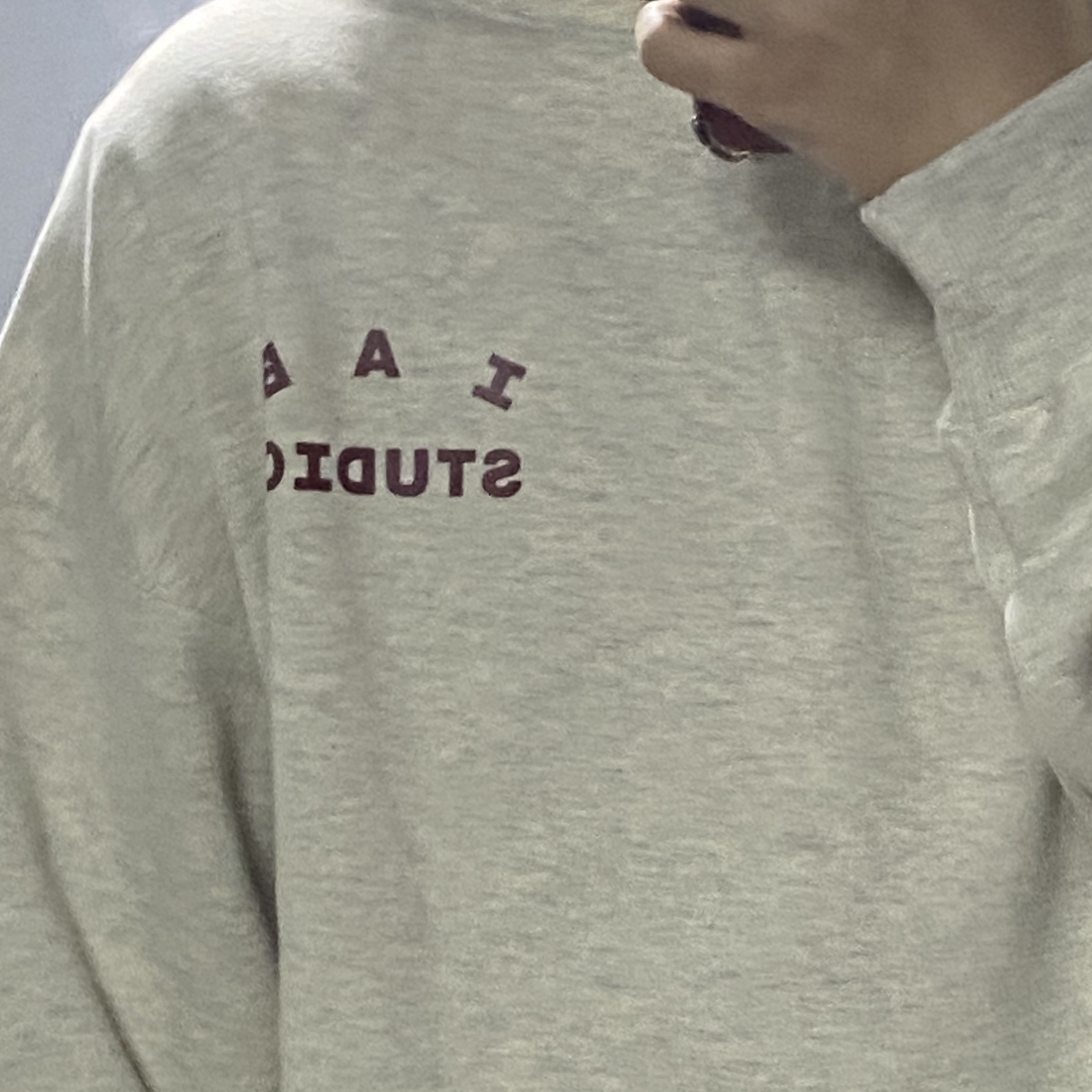 IAB Studio Hoodie Oatmeal Burgundy 착용 스타일