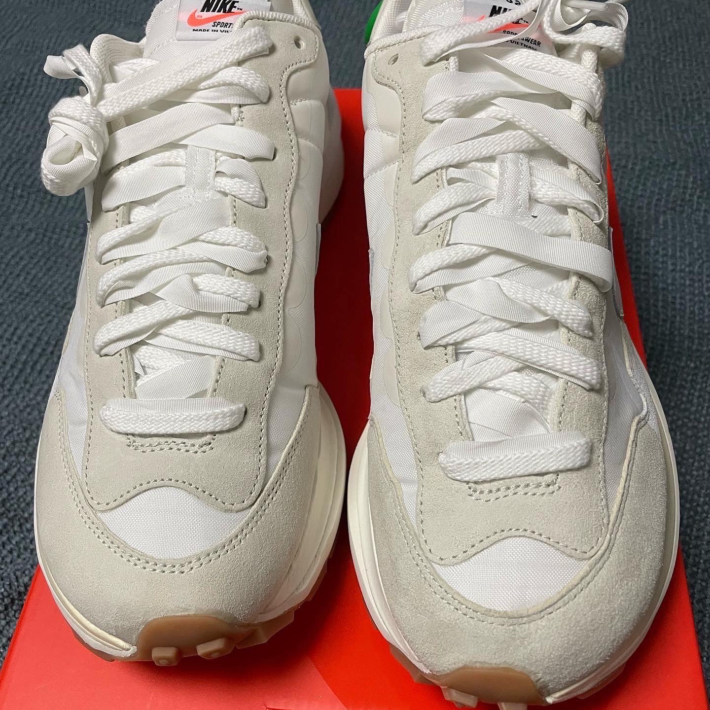 Nike x Sacai VaporWaffle White and Gum, Nike x Sacai VaporWaffle Black and Gum 착용 스타일 - 1