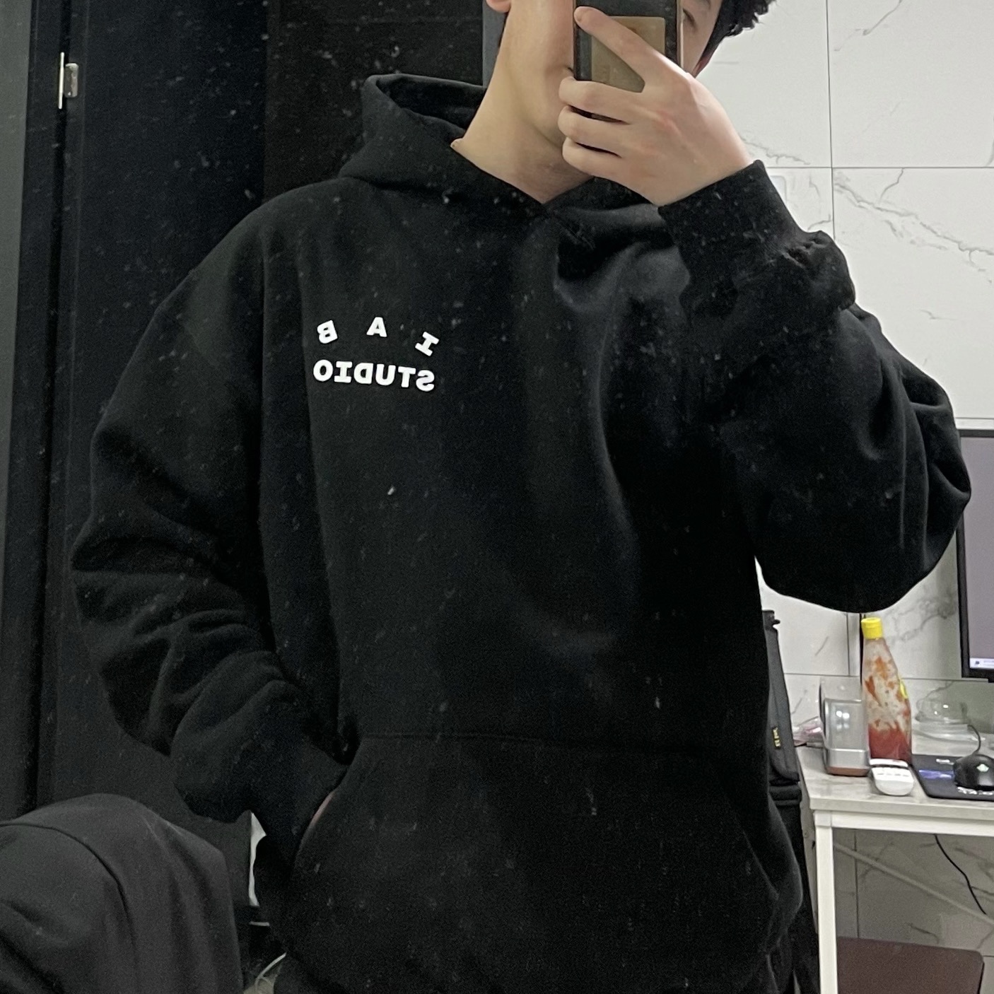 IAB Studio Hoodie Black White 착용 스타일