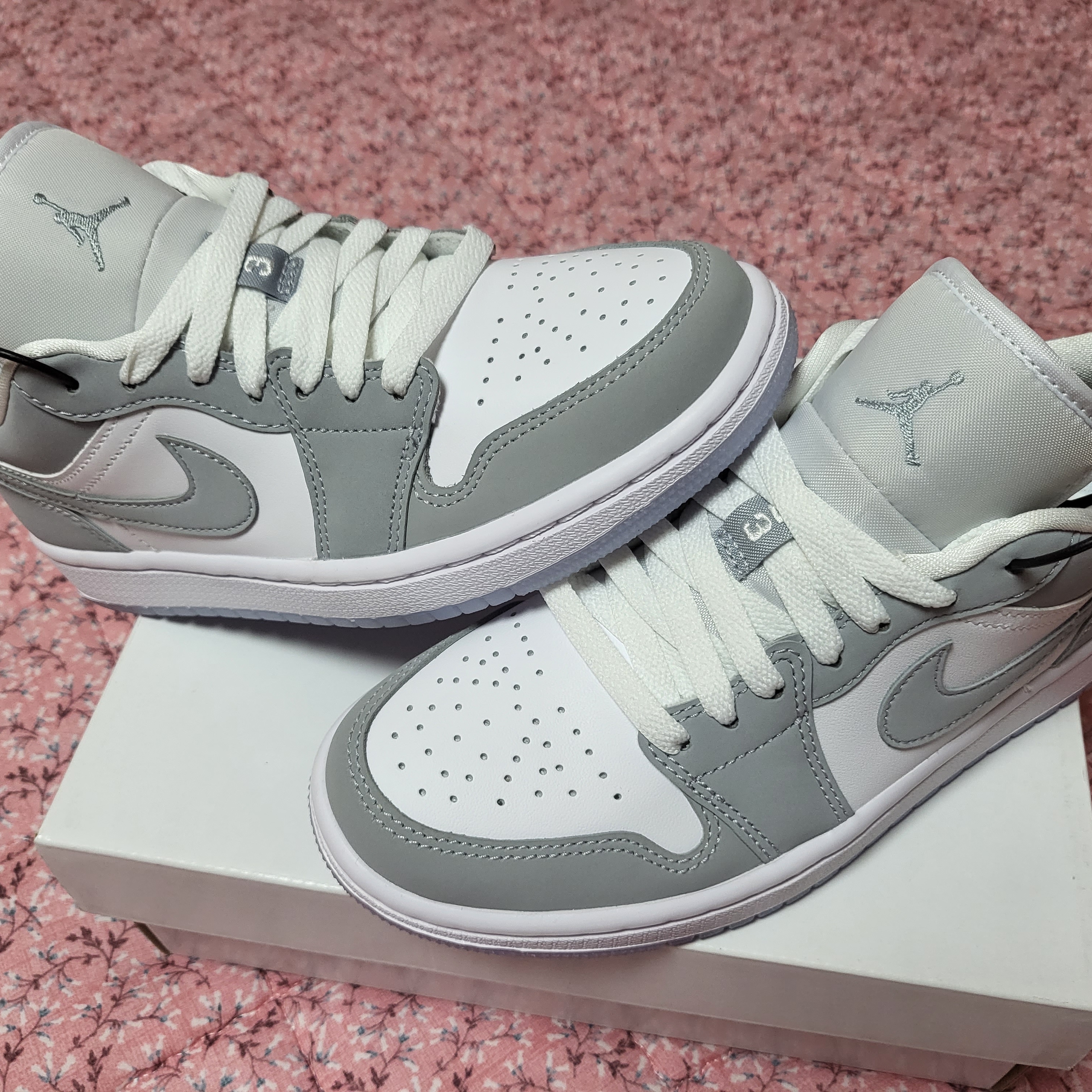 (GS) Nike Dunk Low Wolf Grey, Jordan 1 Low Bred Toe 착용 스타일 - 2