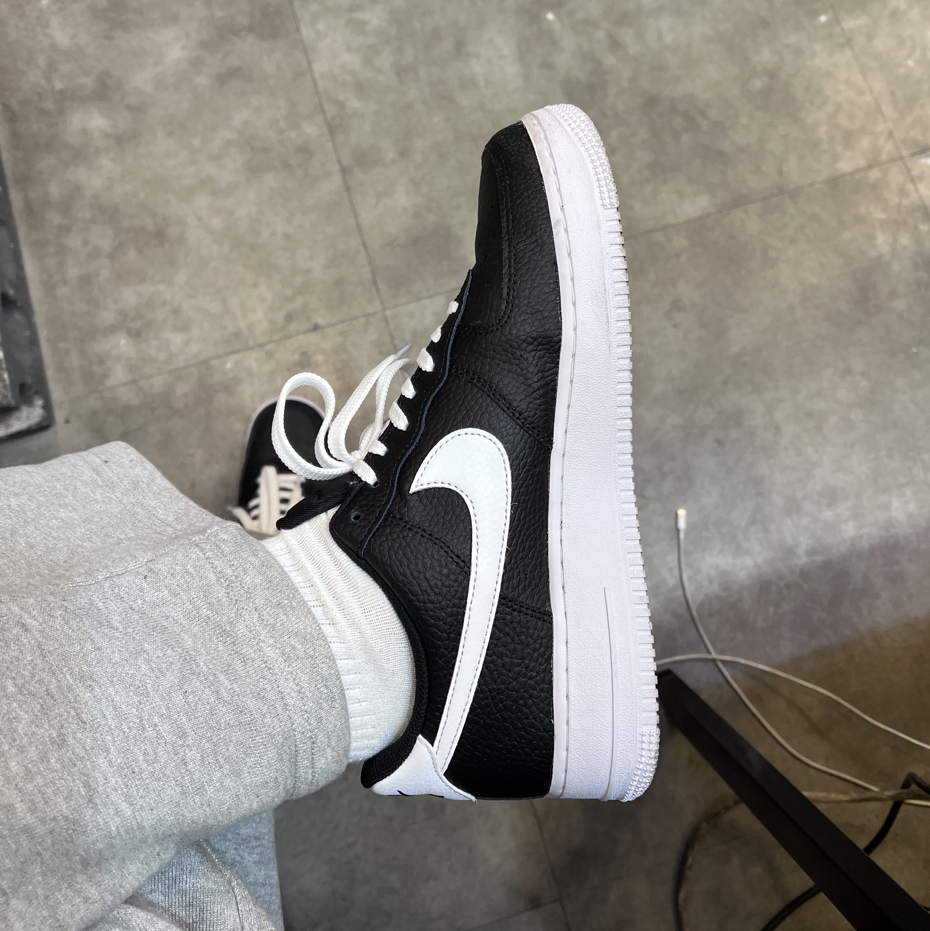 Nike Air Force 1 '07 Black White 착용 스타일