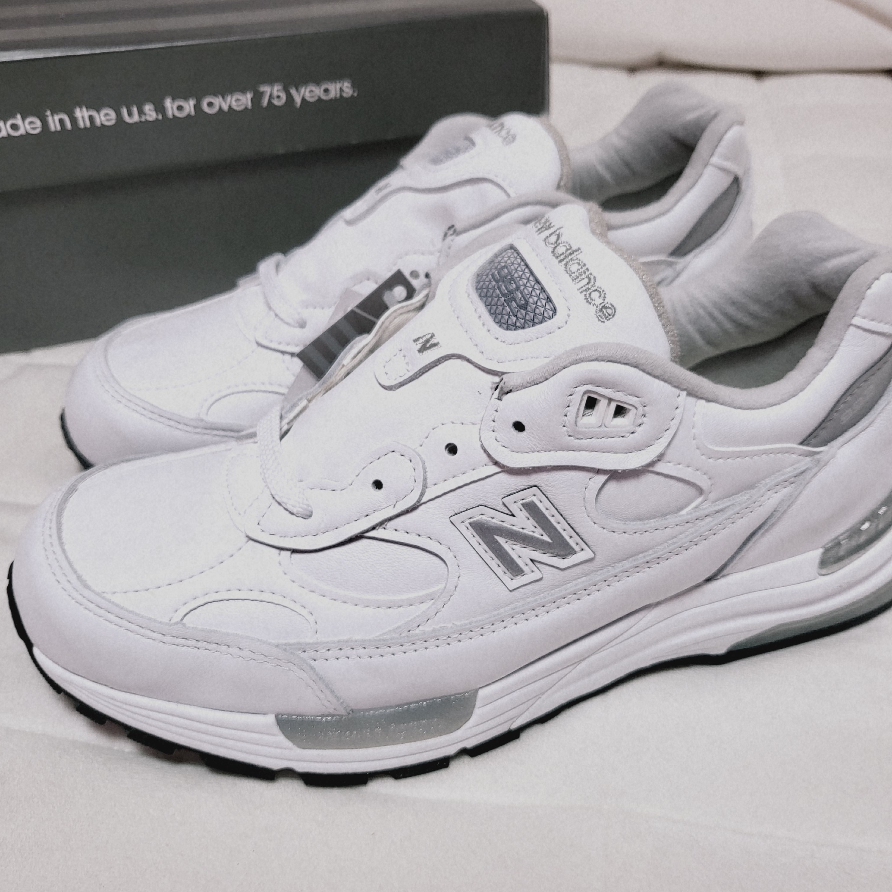 New Balance 992 Made in USA White Silver 착용 스타일 - 2
