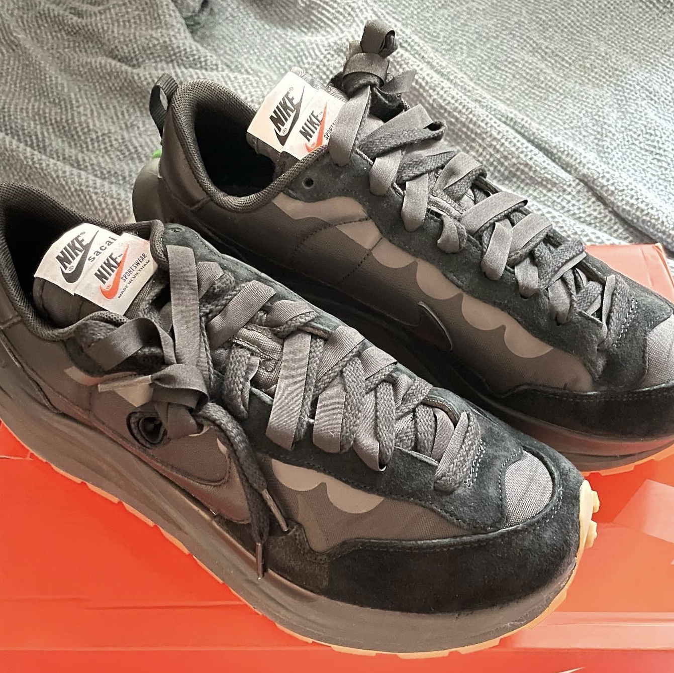 Nike x Sacai VaporWaffle White and Gum, Nike x Sacai VaporWaffle Black and Gum 착용 스타일 - 4