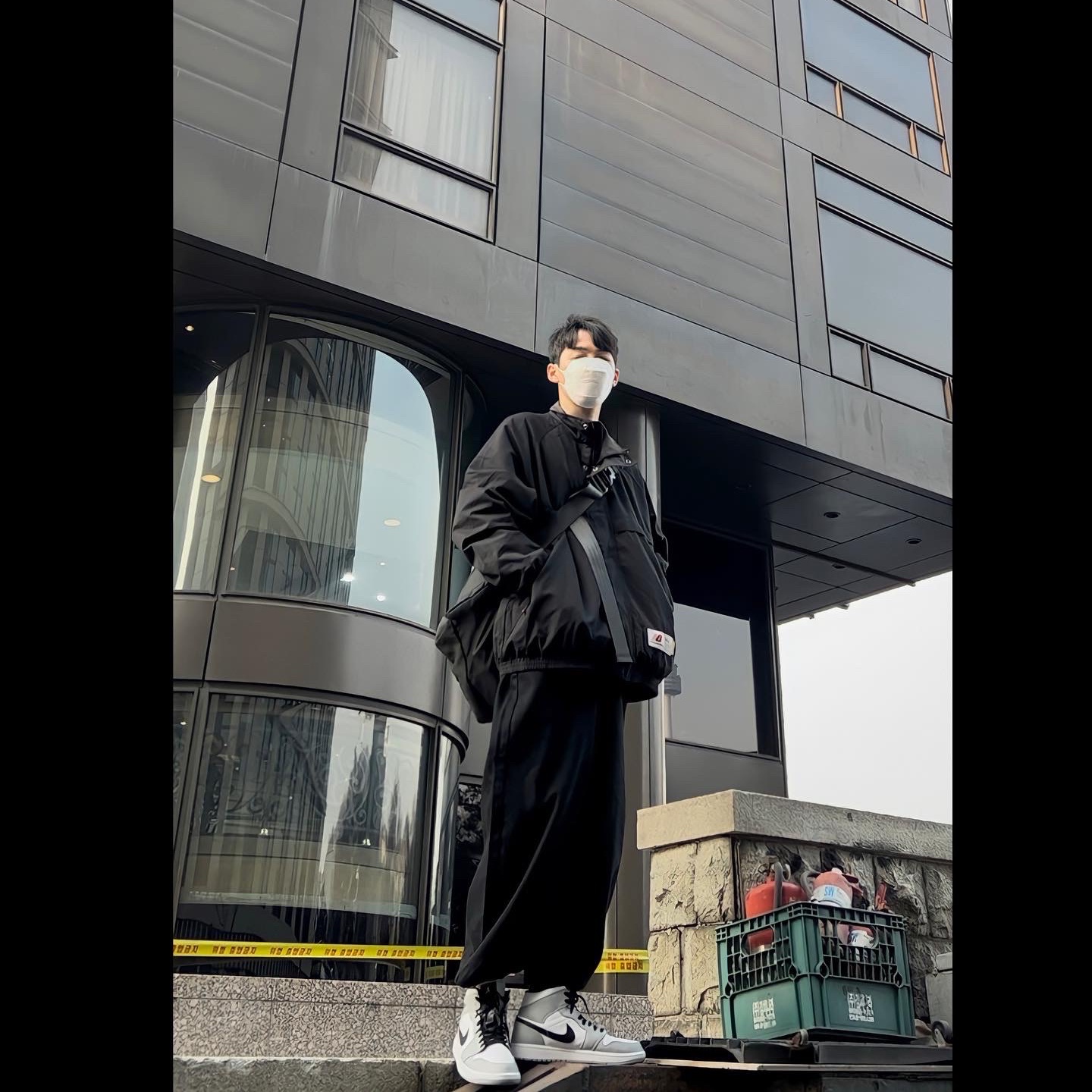Jordan 1 Mid Light Smoke Grey 착용 스타일 - 4