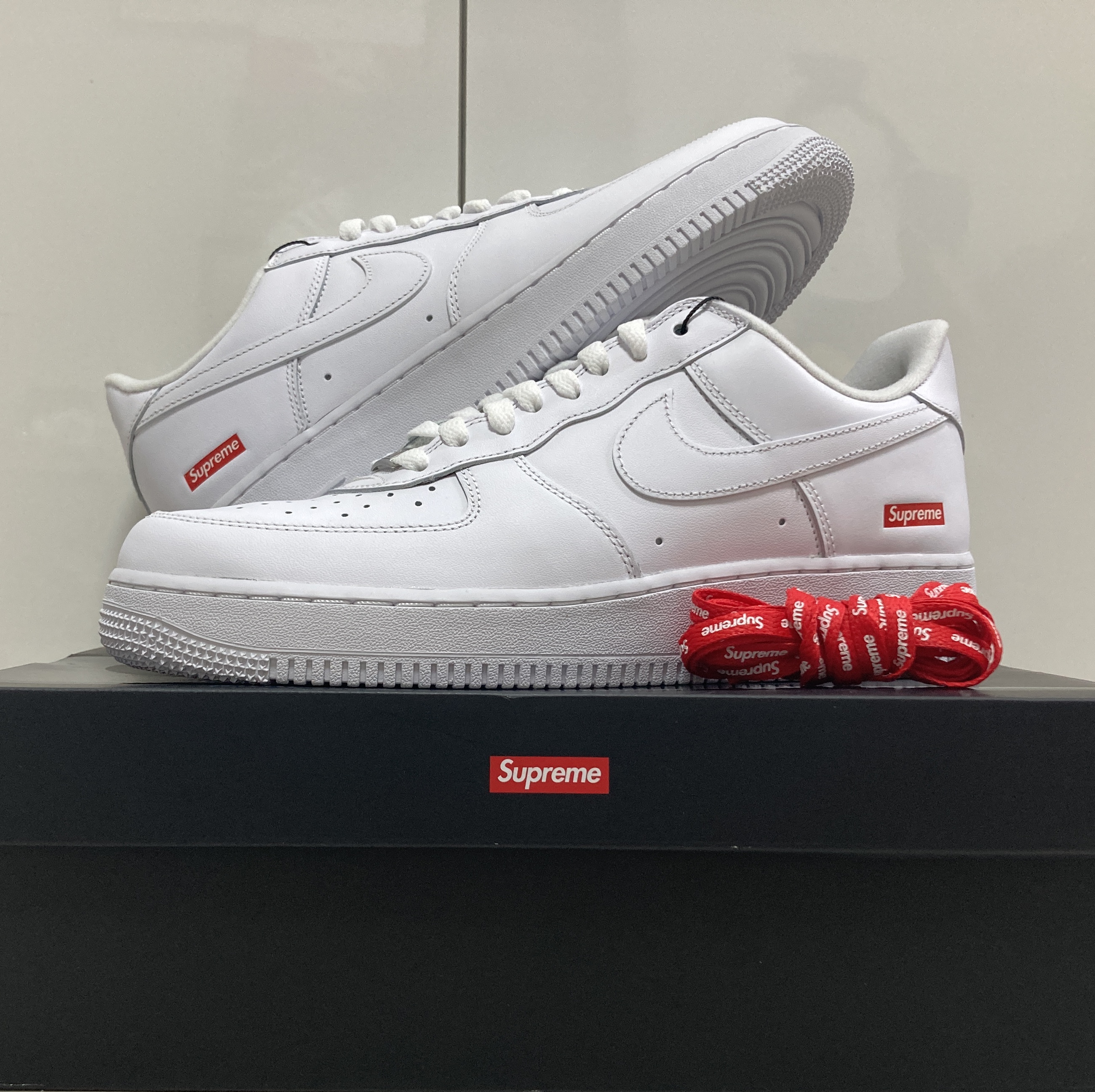 Nike x Supreme Air Force 1 Low White 착용 스타일
