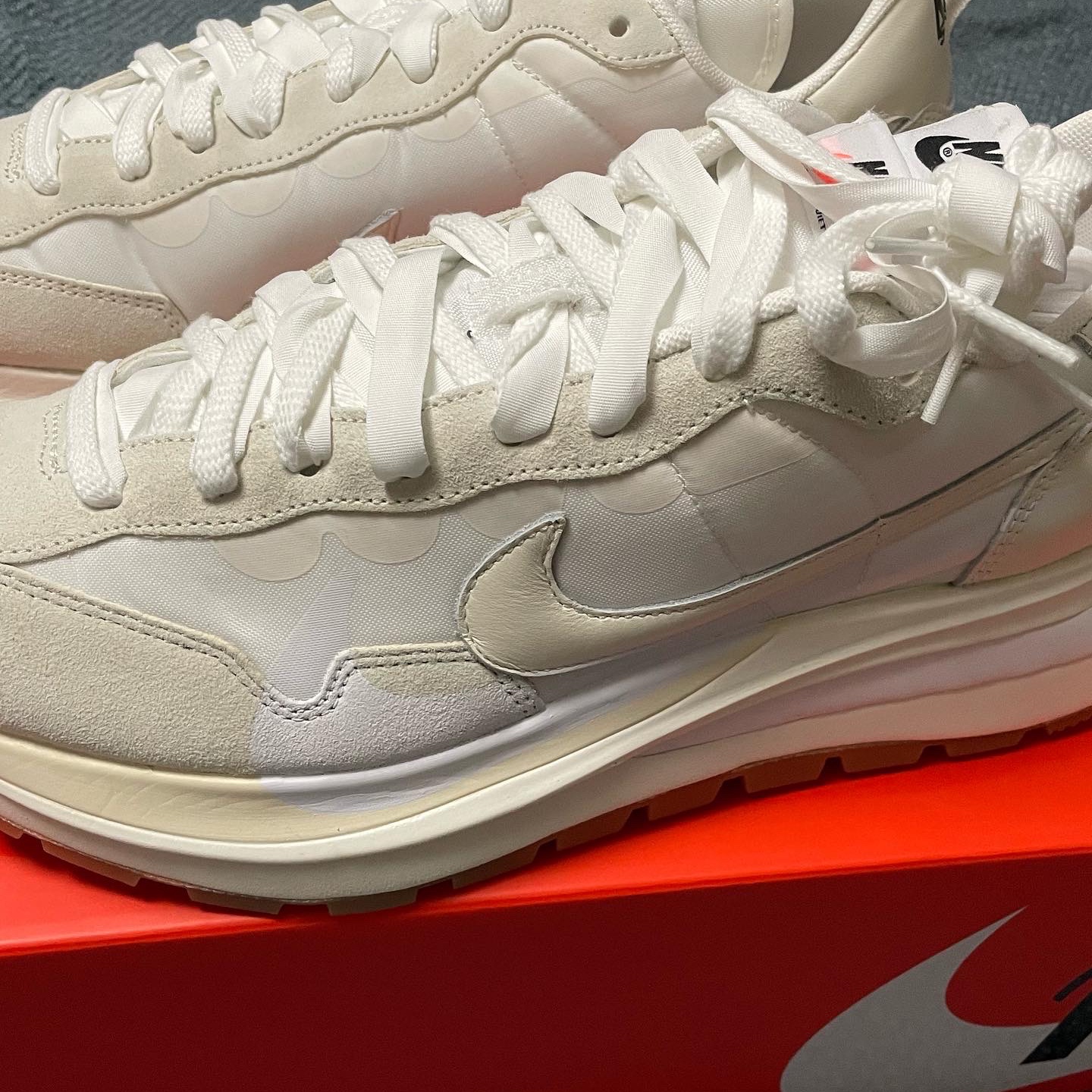 Nike x Sacai VaporWaffle White and Gum, Nike x Sacai VaporWaffle Black and Gum 착용 스타일 - 3