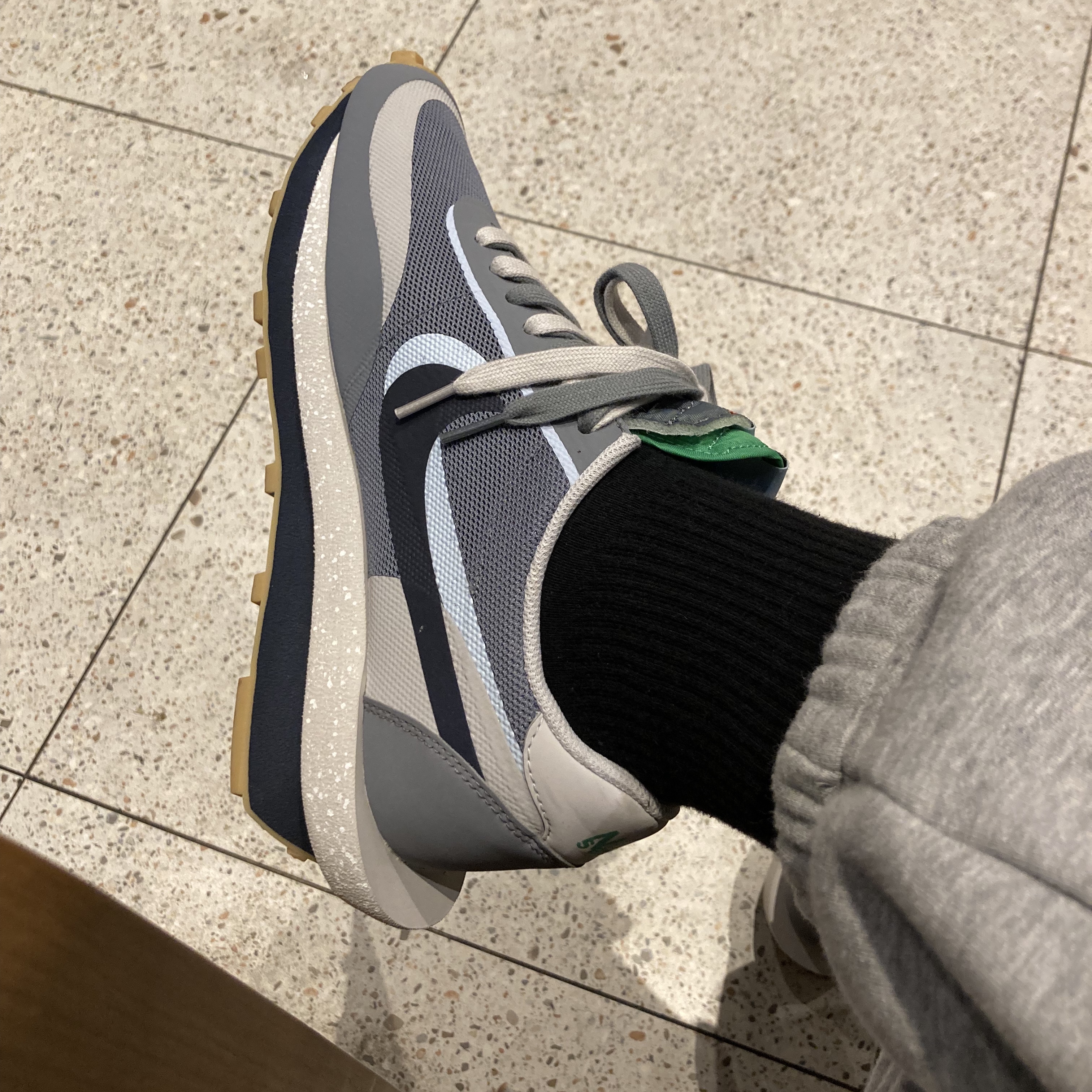 Nike x Sacai x Clot LDWaffle Cool Grey 착용 스타일 - 2