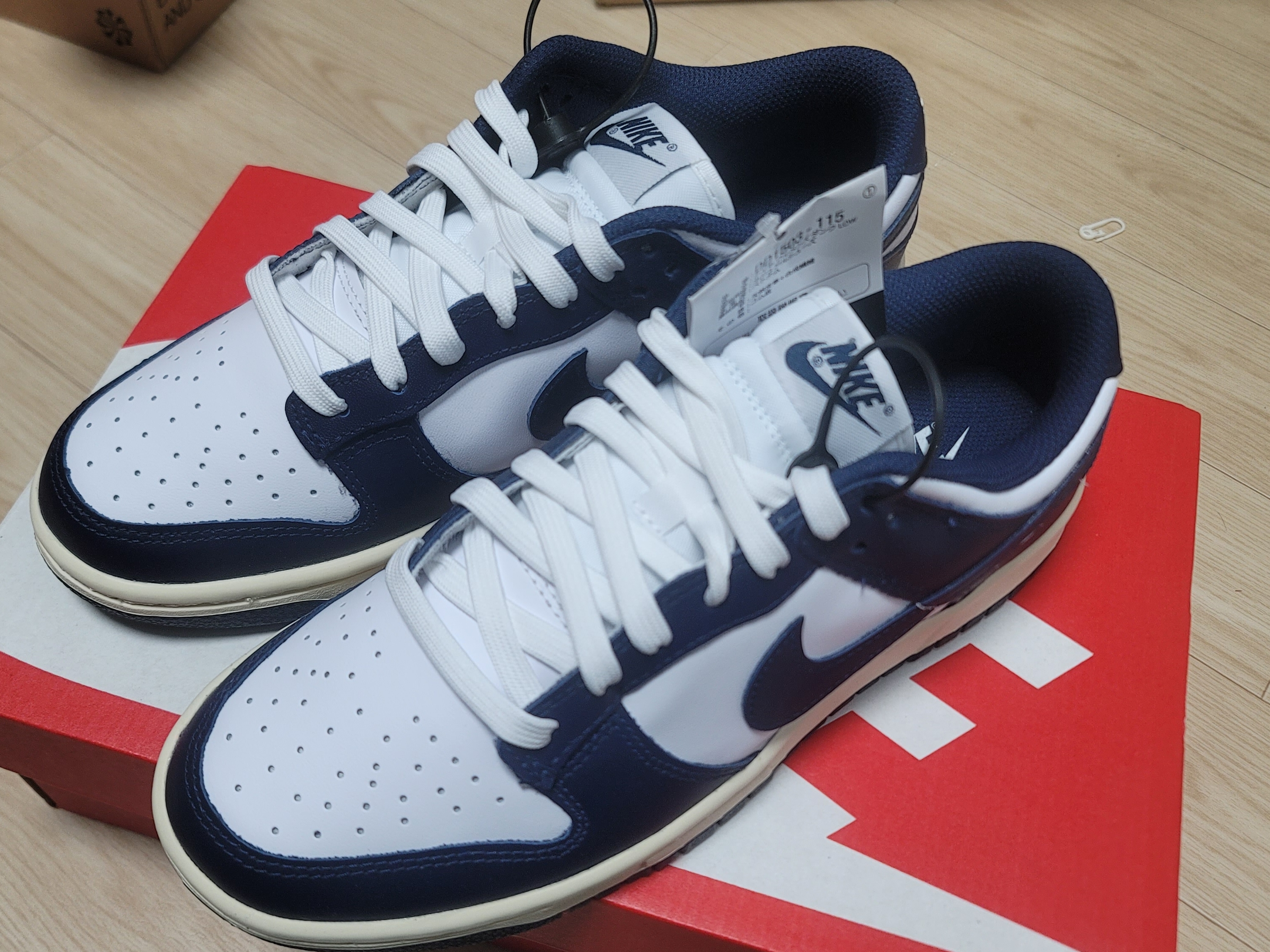 (W) Nike Dunk Low Vintage Midnight Navy 착용 스타일 - 2
